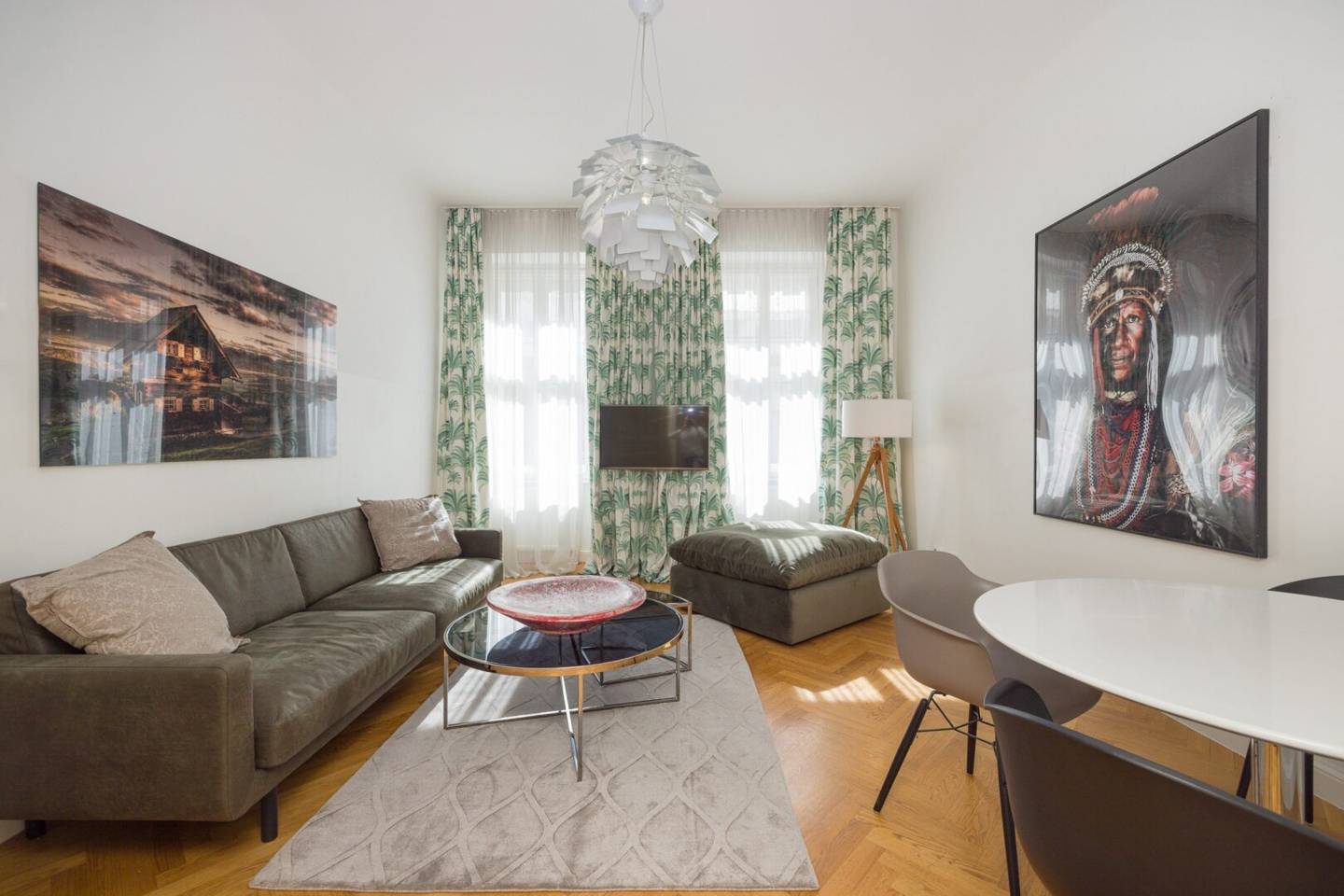 EXKLUSIVE EIGENTUMSWOHNUNG IM NOBLEN 19. BEZIRK – Stilvolle Altbau-Eleganz mit modernem Luxus