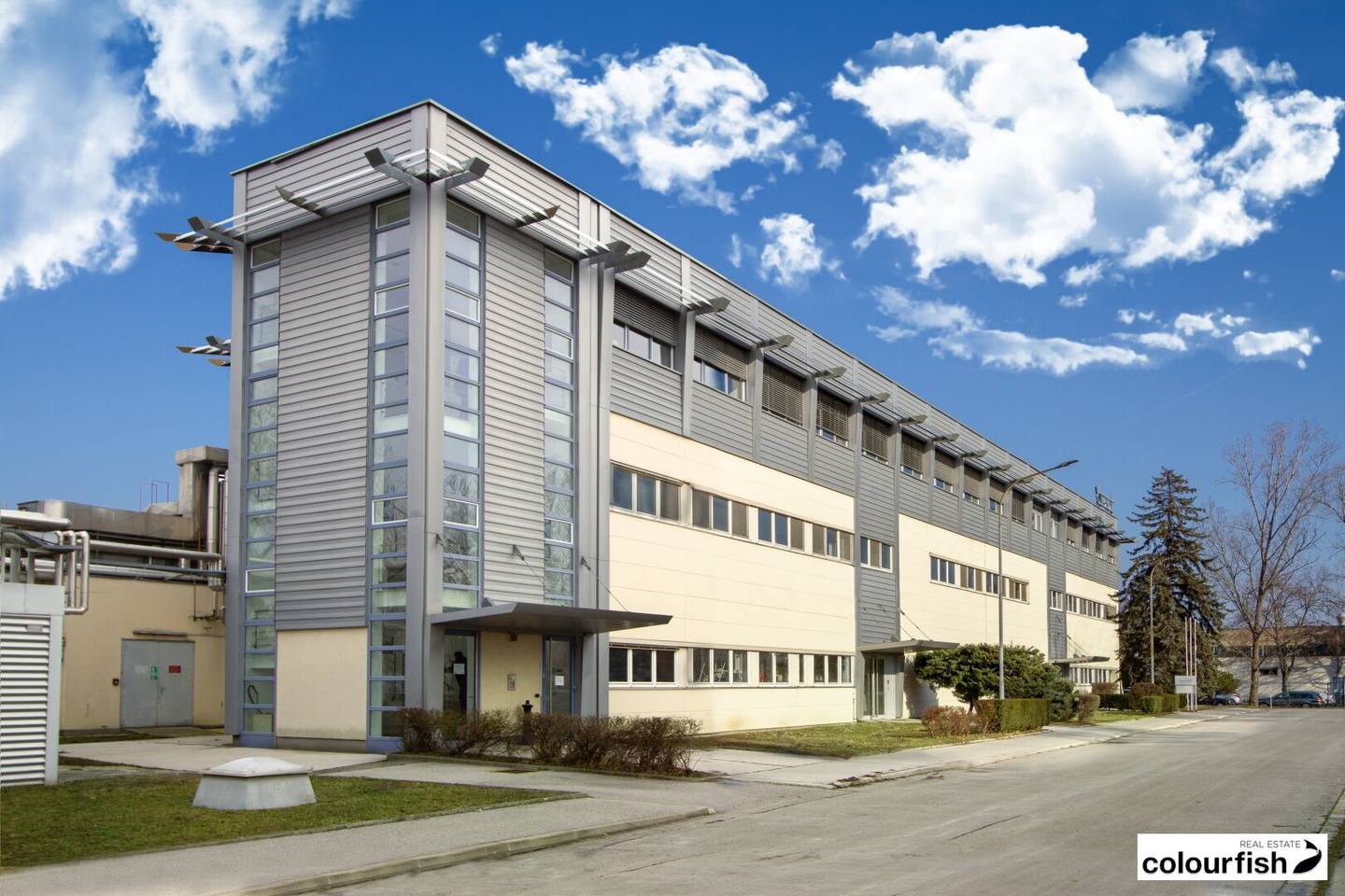 Cooled small offices near Siemensstraße station commission free