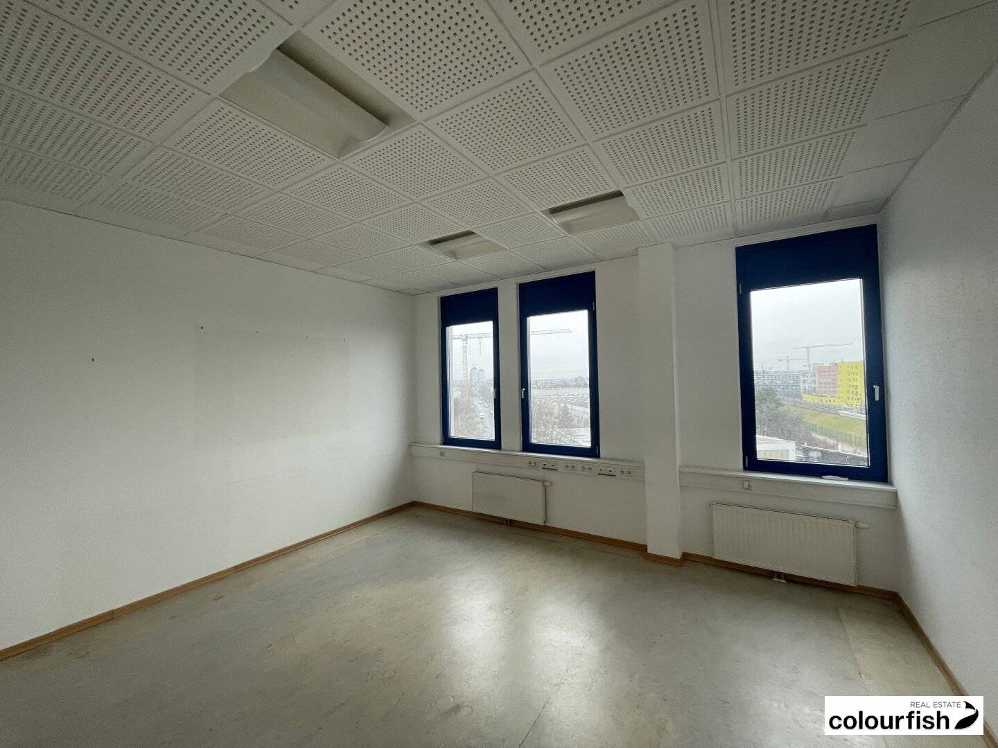 Modern office space opposite U6 station Perfektastraße