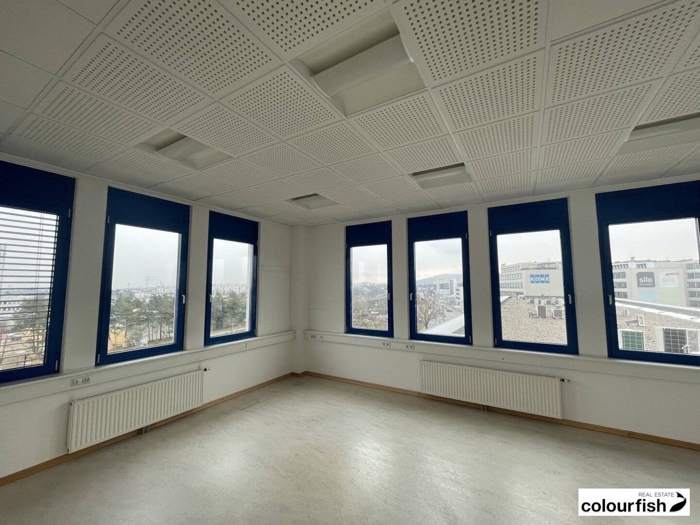 Modern office space opposite U6 station Perfektastraße