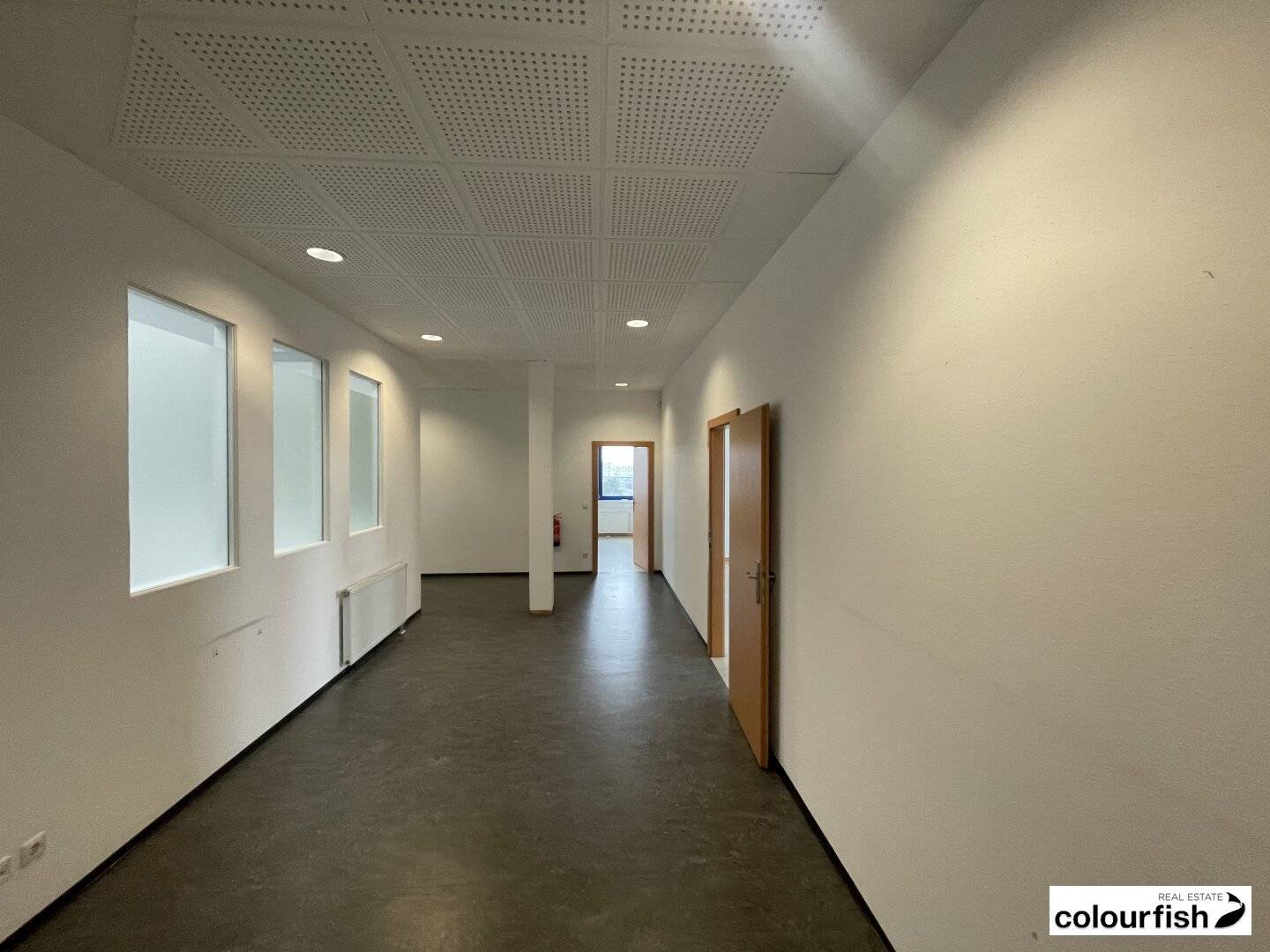 Modern office space opposite U6 station Perfektastraße