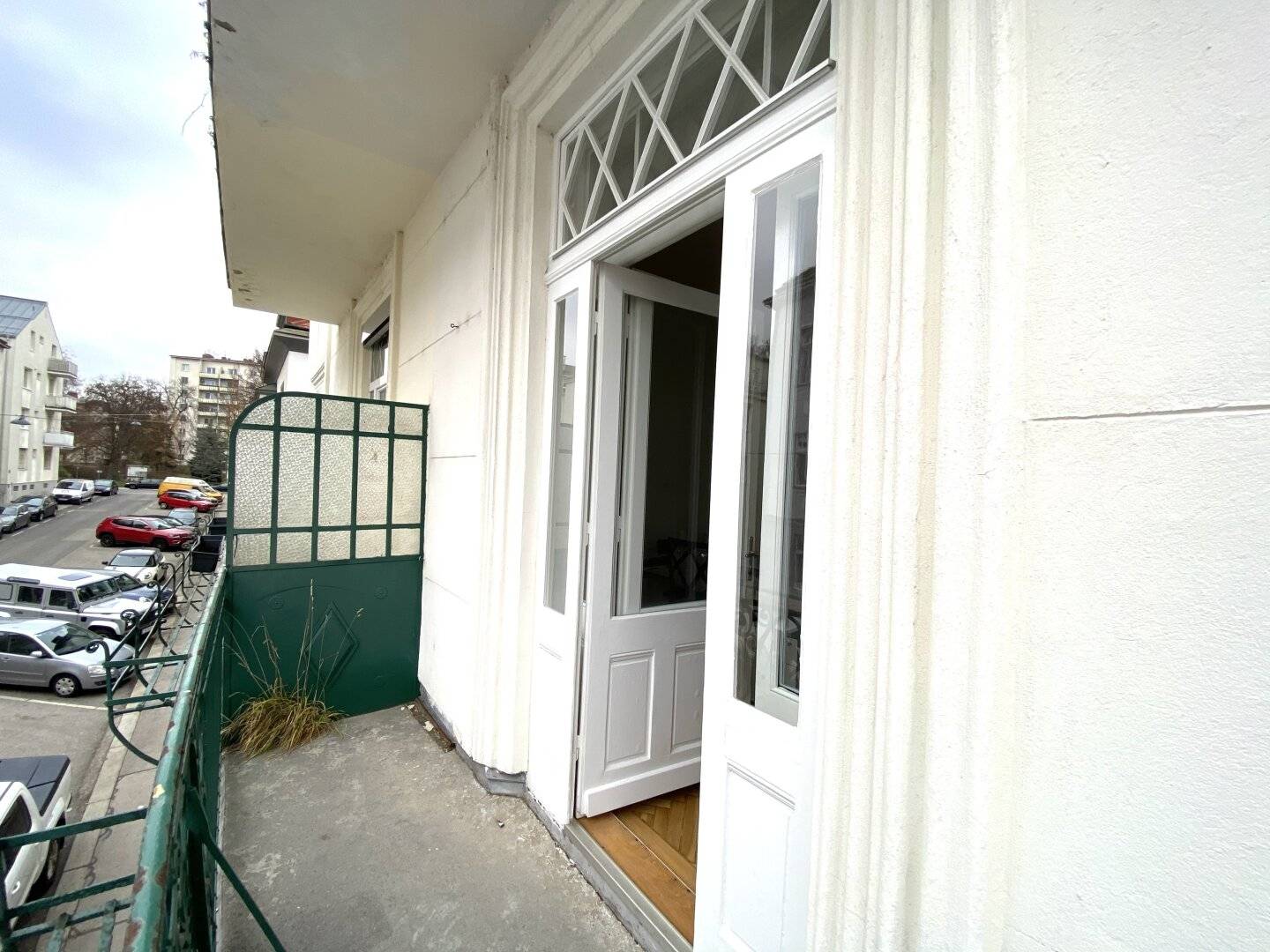 Neuer Preis !EINMALIGE Gelegenheit - Balkonwohnung in wunderschönem Stilaltbau