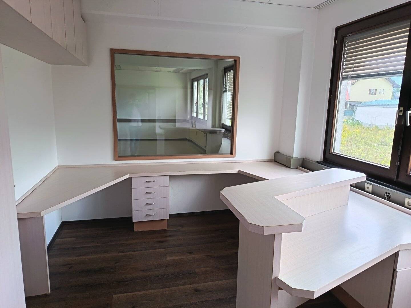 Ideal für Anleger und Firmen!! Es gibt ein Gewerbeobjekt mit 5 Garconnieren und einer 2 Zimmerwohnung in Innsbruck zu erwerben.