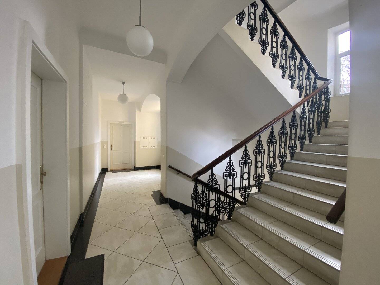 First occupancy | Top renovated 4 room attic apartment | air conditioned | communal garden
