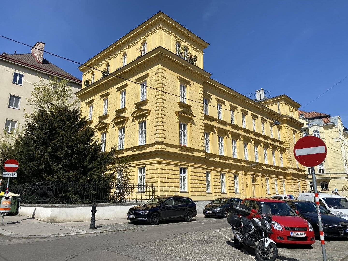 First occupancy | Top renovated 4 room attic apartment | air conditioned | communal garden