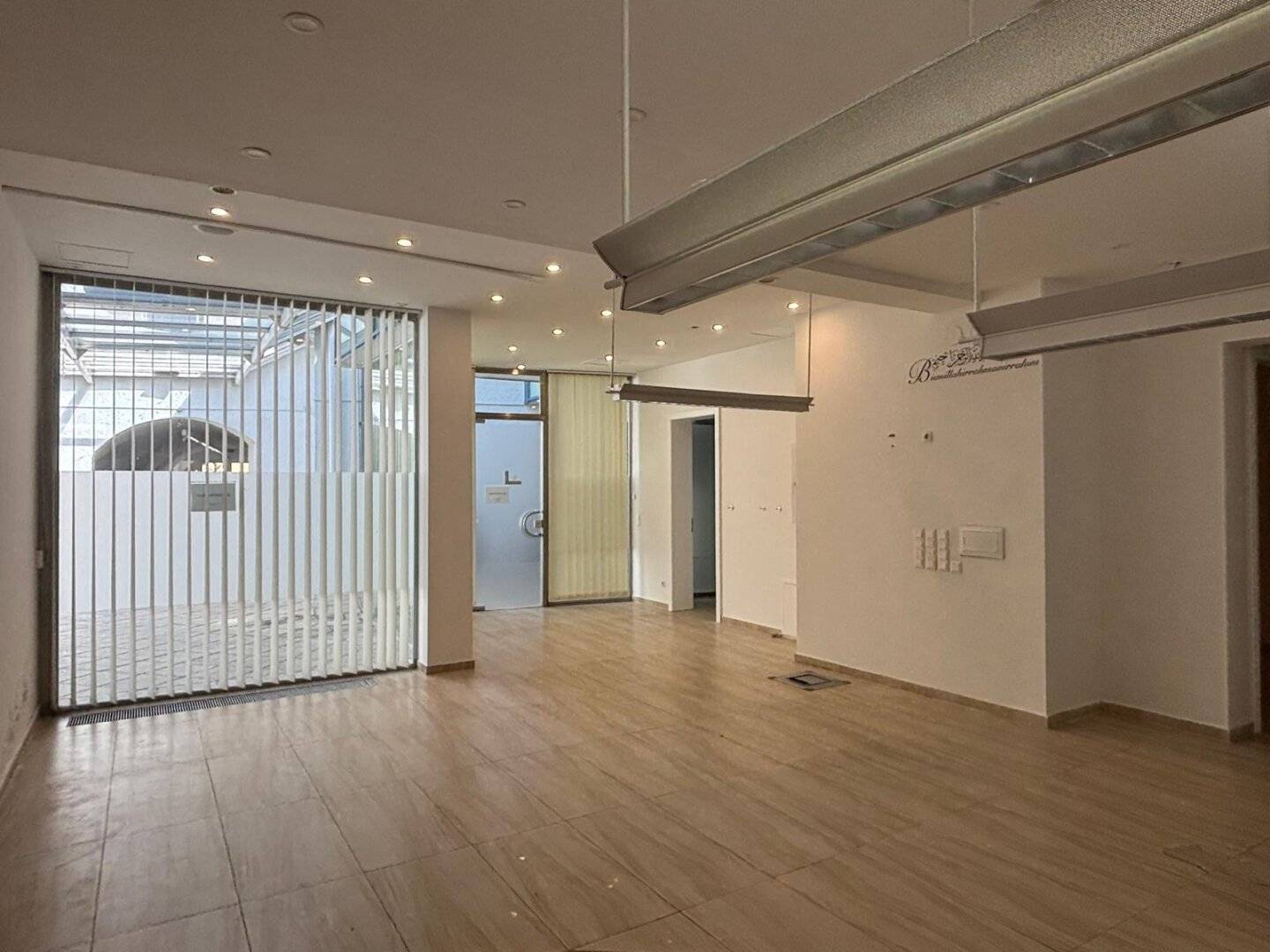 Representative office or practice premises in Klosterneuburg with modern facilities and a generous room layout