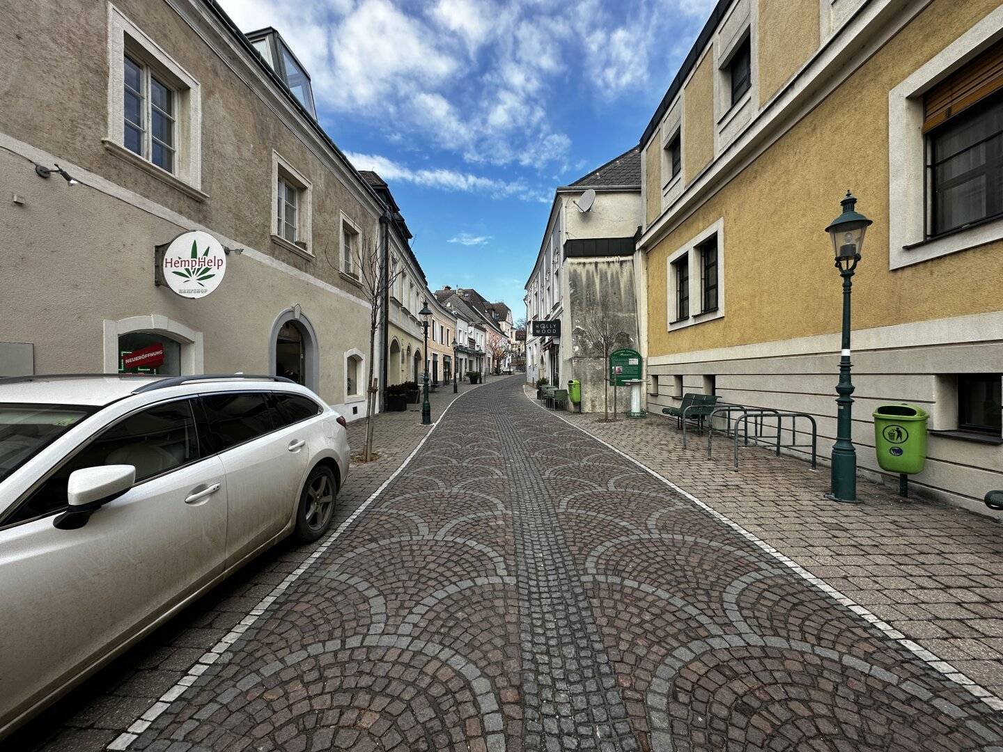 Representative office or practice premises in Klosterneuburg with modern facilities and a generous room layout