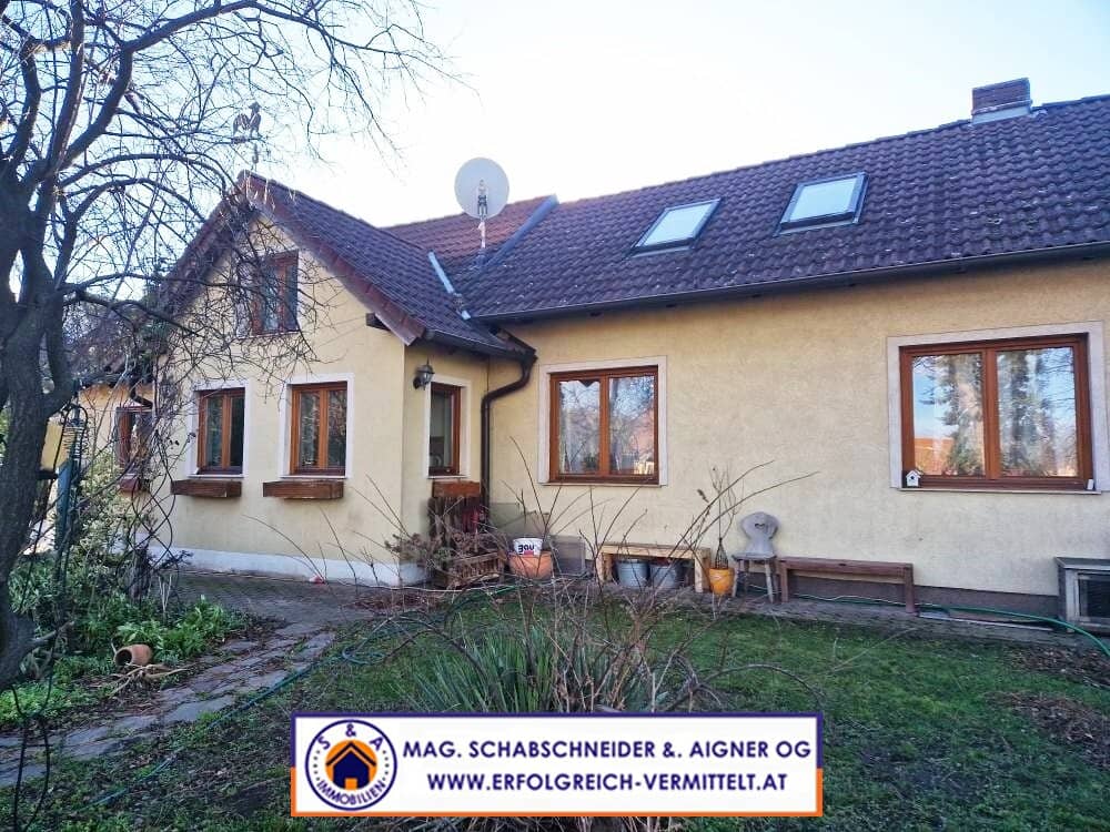 NEUER PREIS!  Modernisiertes Einfamilienhaus nähe Poysdorf mit ebenem Garten - 20 bis 30 Autominuten bis Wien !!