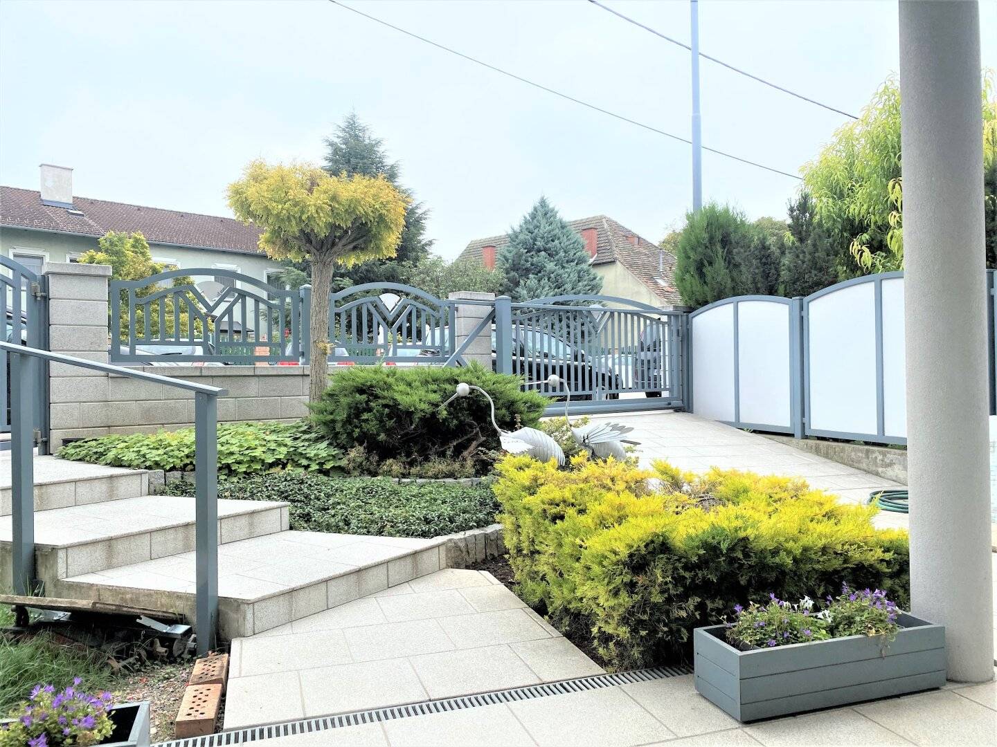 ALL IN: Attractive, bright, fully furnished apartment with terrace including all additional costs