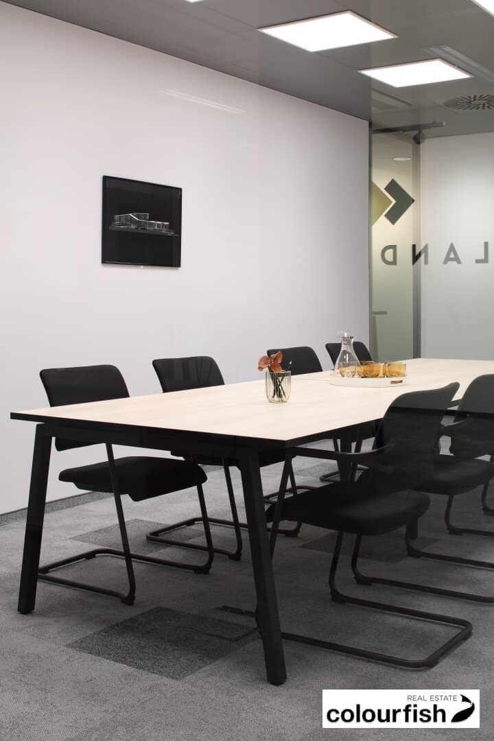 Flexible terrace office space in Landmarx