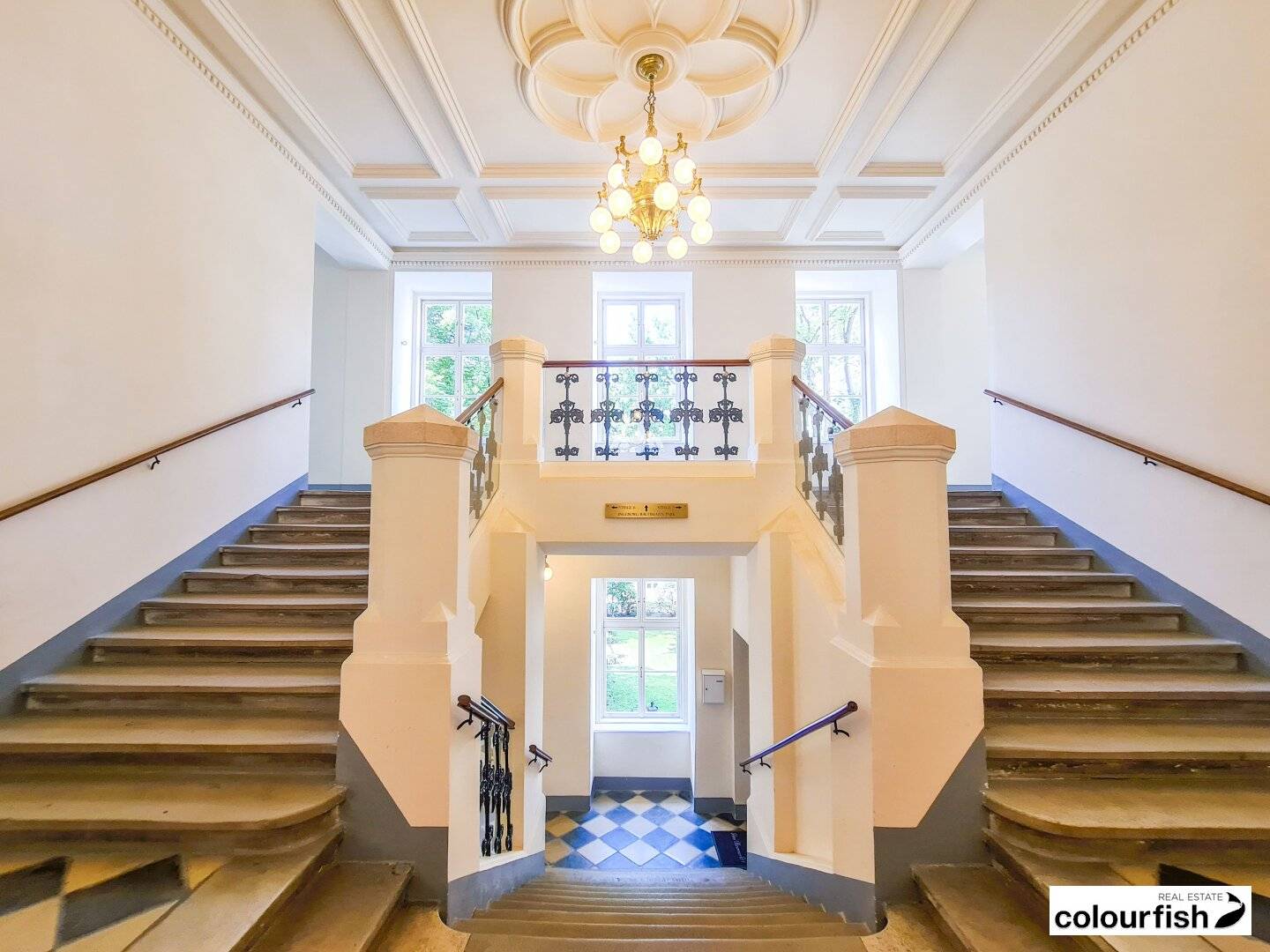 Moderne Dachgeschoß-Bürofläche beim Stadtpark