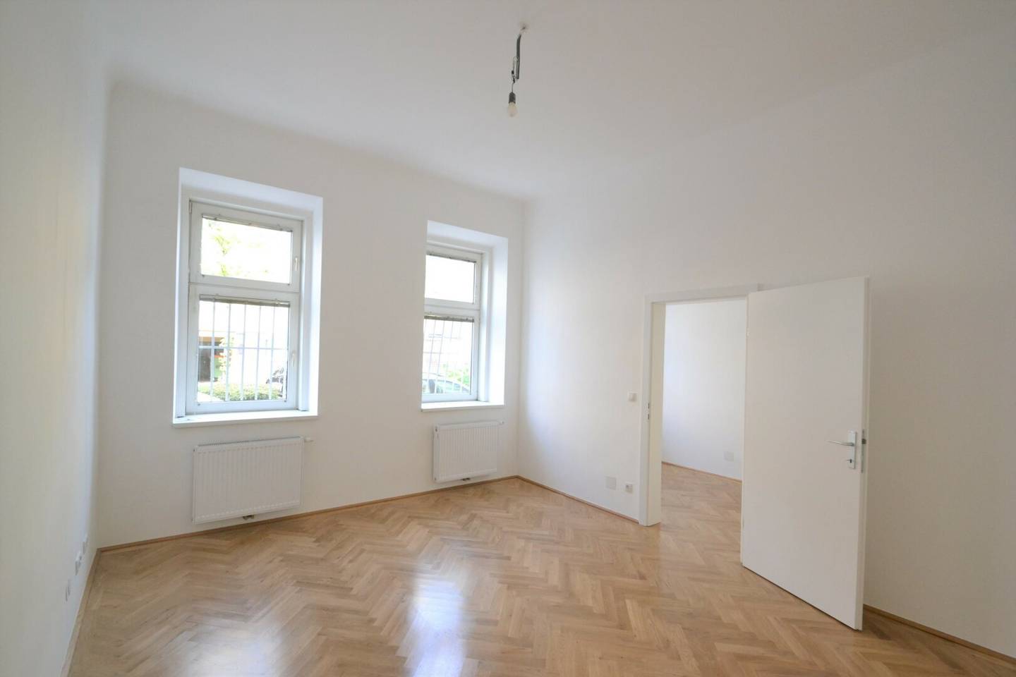 Bright office spaces directly accessible from the street