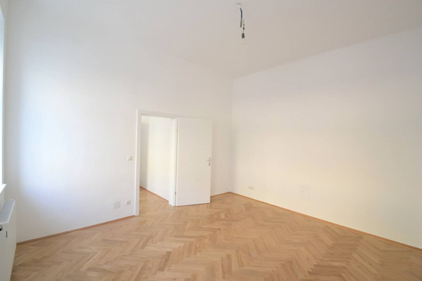 Bright office spaces directly accessible from the street