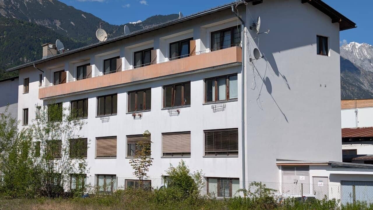 Ideal for investors and companies! There is a commercial property with 5 garconnieres and a 2-room apartment in Innsbruck for purchase