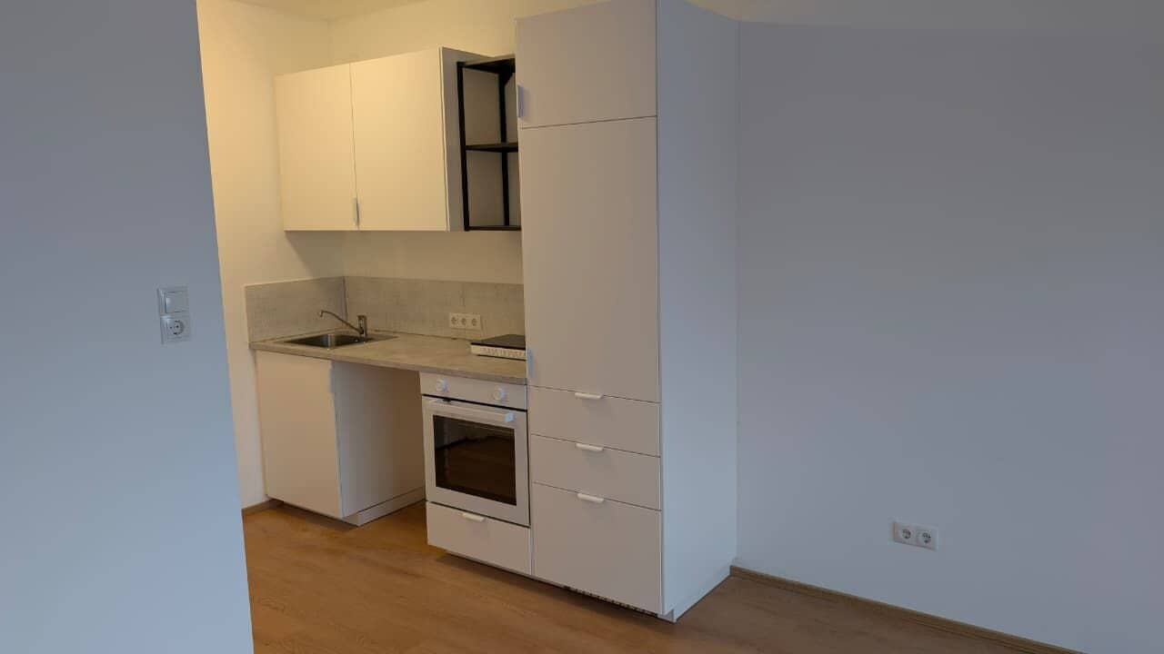 Ideal for investors and companies! There is a commercial property with 5 garconnieres and a 2-room apartment in Innsbruck for purchase