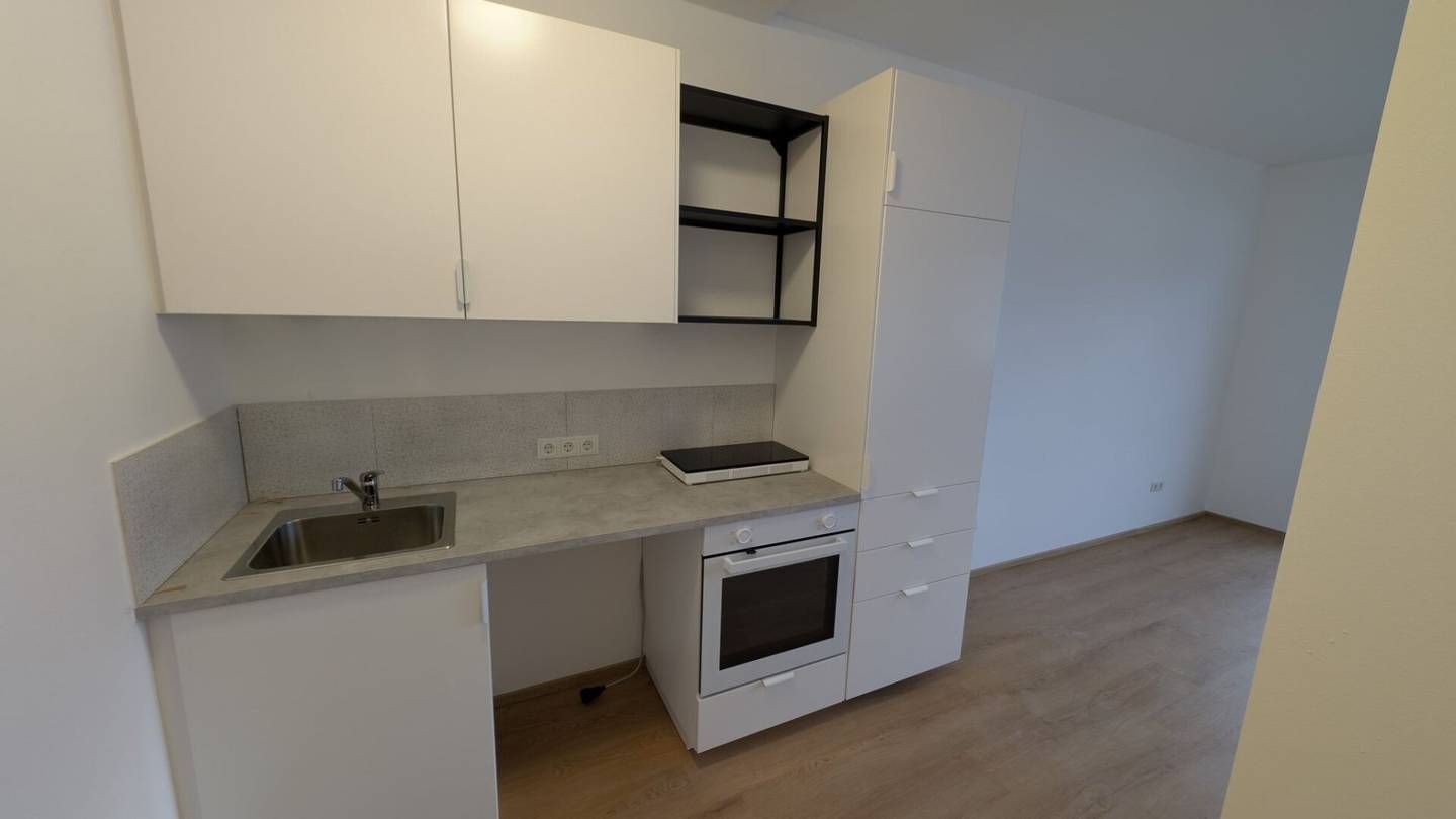 Ideal for investors and companies! There is a commercial property with 5 garconnieres and a 2-room apartment in Innsbruck for purchase