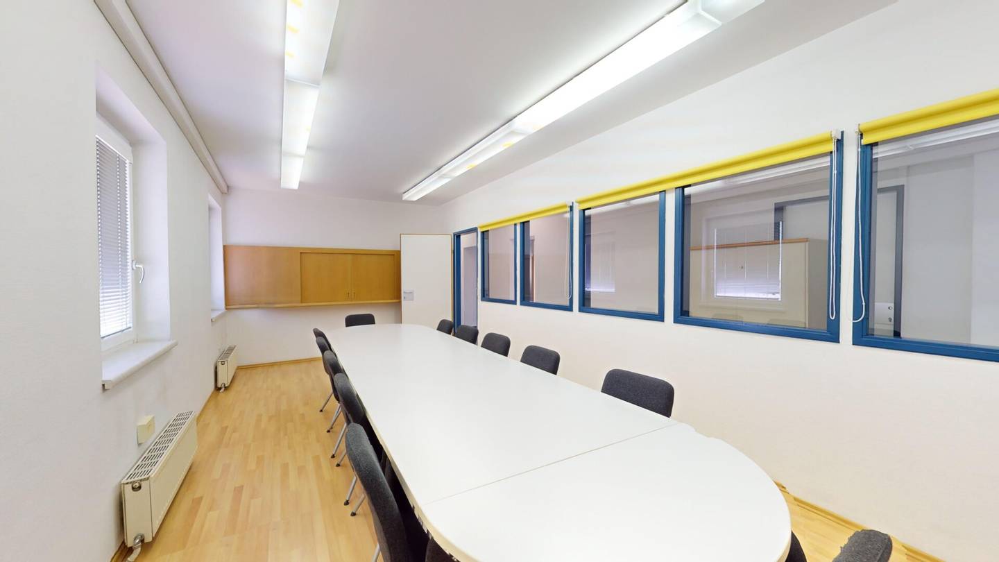 Modern office floor with 7 office rooms, meeting room and server room