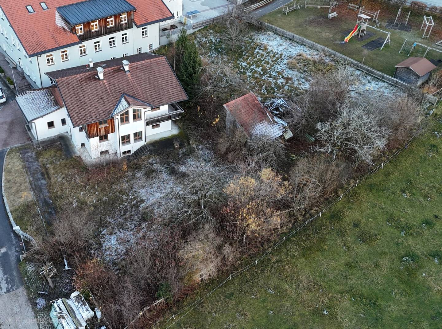 Great opportunity: Two-family house ideal also for practice in Rinn with 1800 m² plot