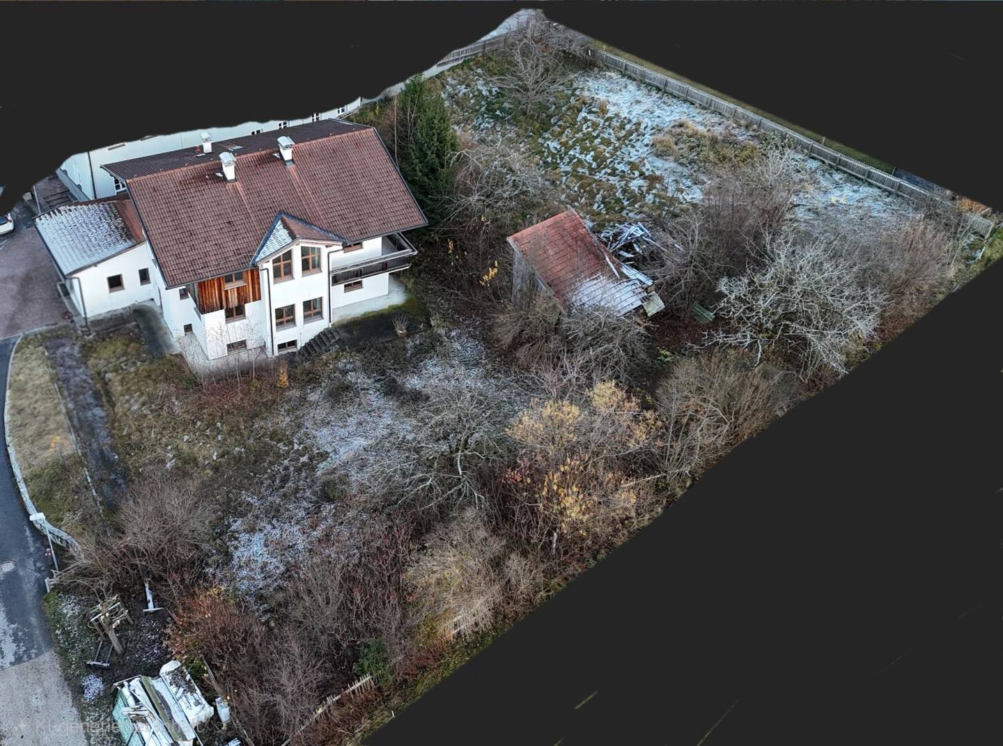 Great opportunity: Two-family house ideal also for practice in Rinn with 1800 m² plot