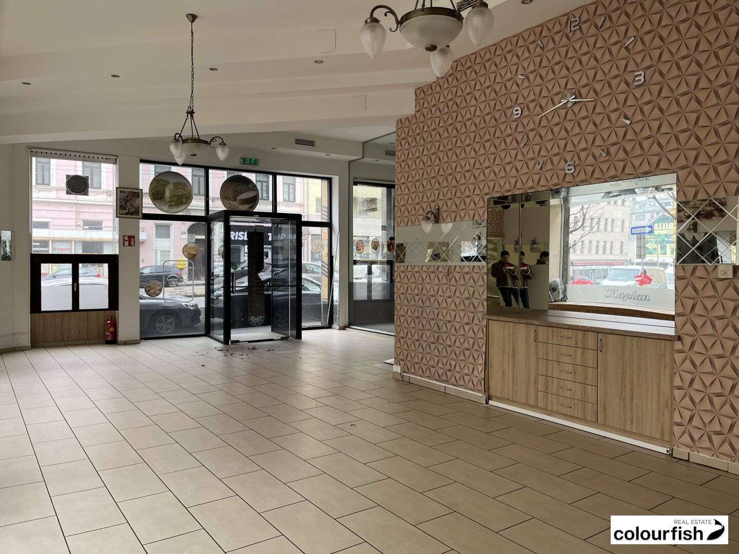 Spacious corner locale formerly gastronomy
