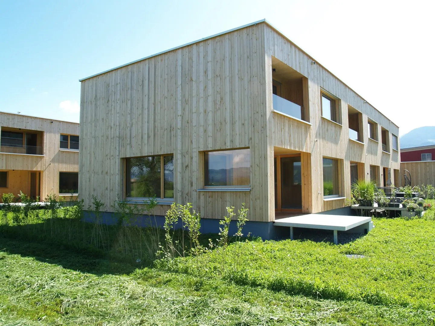 Feldkirch Gisingen - Neubau - Vollholz 5 Zimmer - Wohnung mit eigenem Kellerzugang, Garten und Kaminanschluss, Bezug kurzfristig möglich.