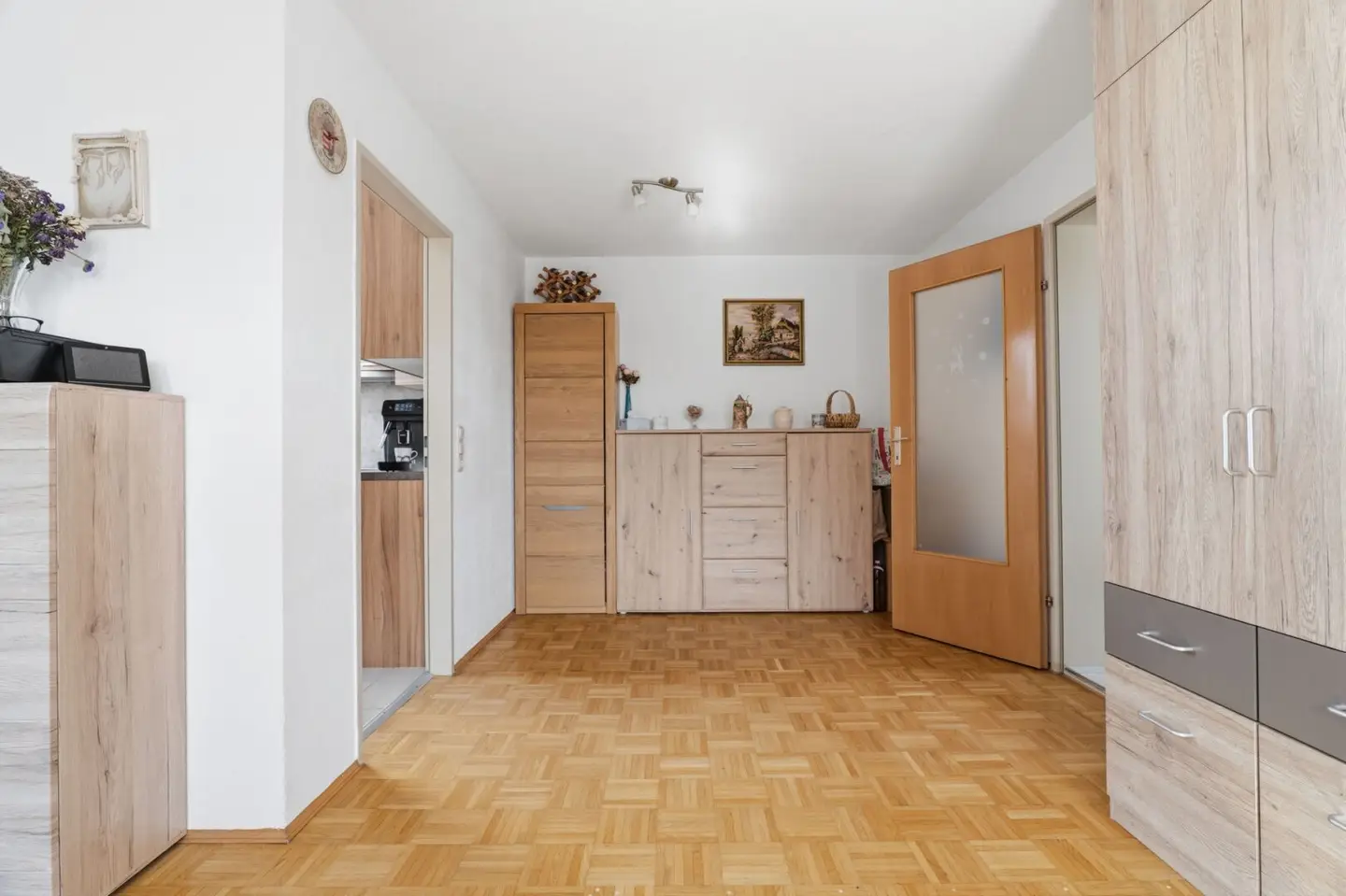 Ruhe. Licht. Lebensqualität. – Helle Wohnung mit Balkon & Carport