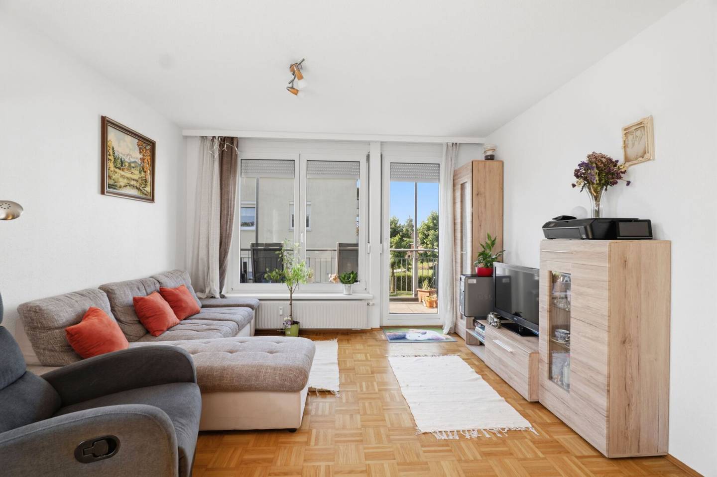 Ruhe. Licht. Lebensqualität. Dachgeschosswohnung mit Balkon und Carport in gepflegter Kleinwohnanlage