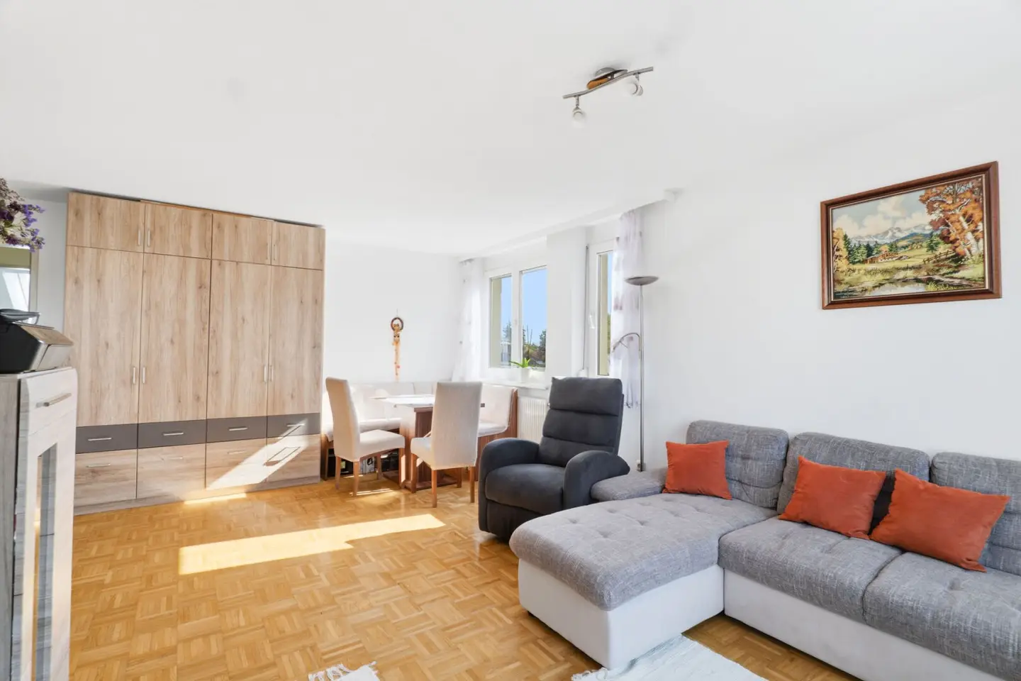 Ruhe. Licht. Lebensqualität. – Helle Wohnung mit Balkon & Carport