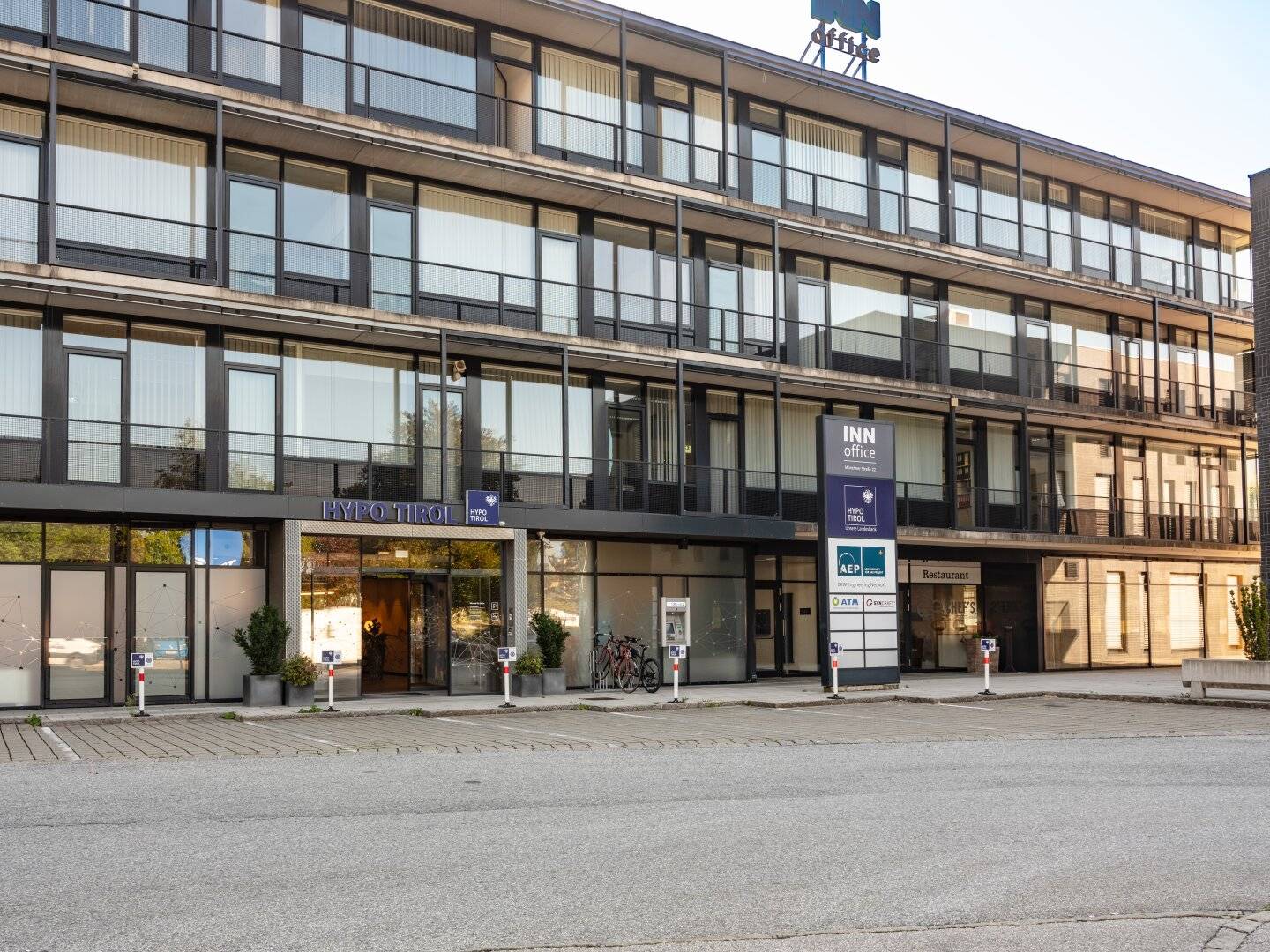 Attractive restaurant with terrace and parking spaces ready to start immediately