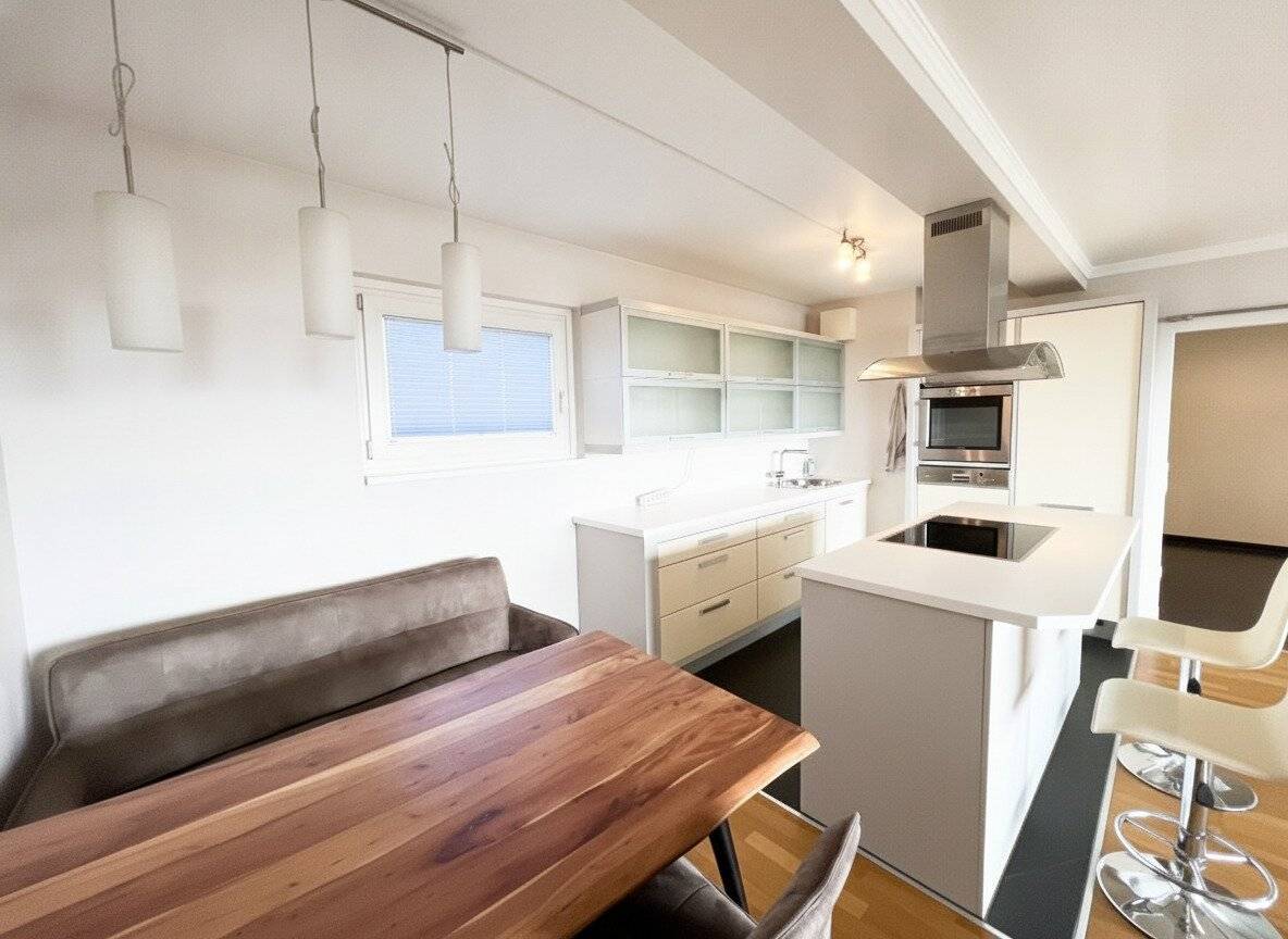 Charming, quiet apartment with loggia and distant view of Wiener Berge