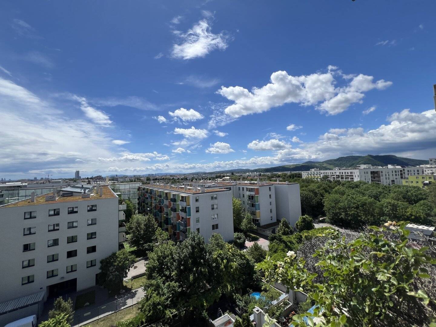 Charming, quiet apartment with loggia and distant view of Wiener Berge