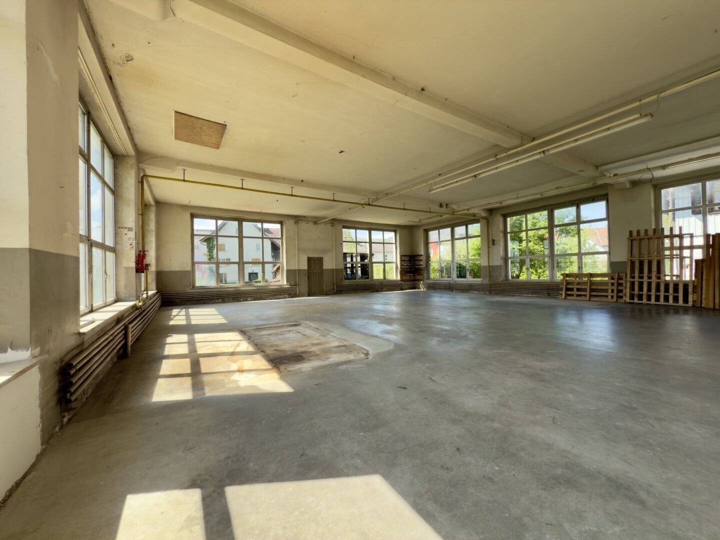 Storage space with great potential in a border-area location