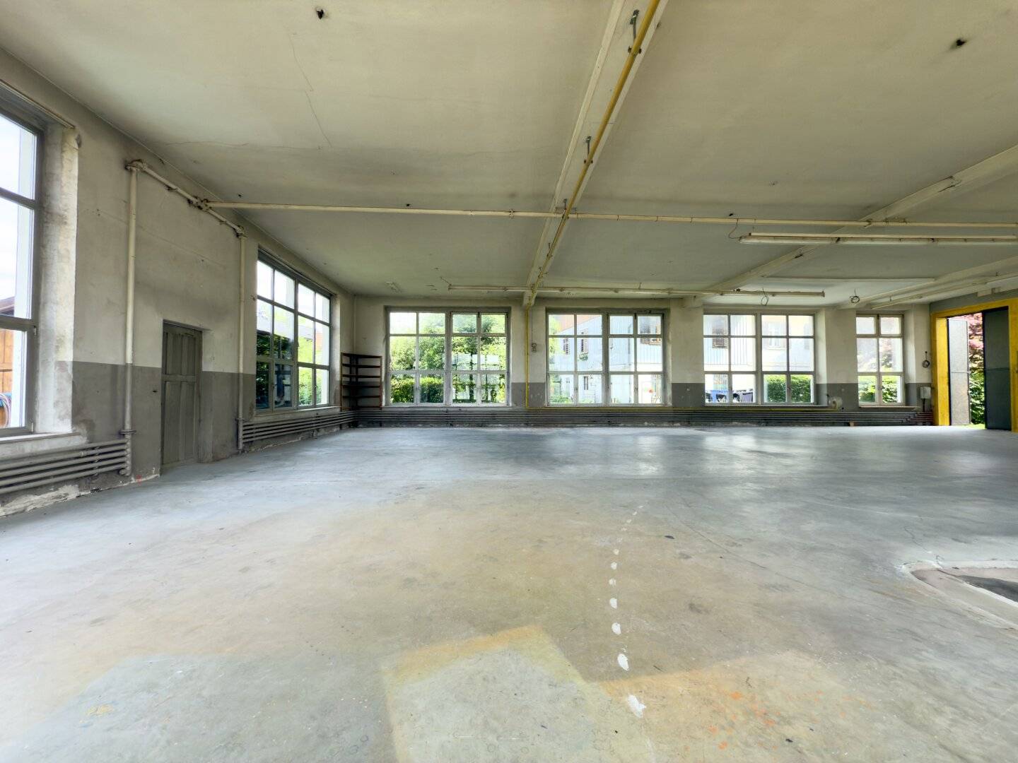 Storage space with great potential in a border-area location