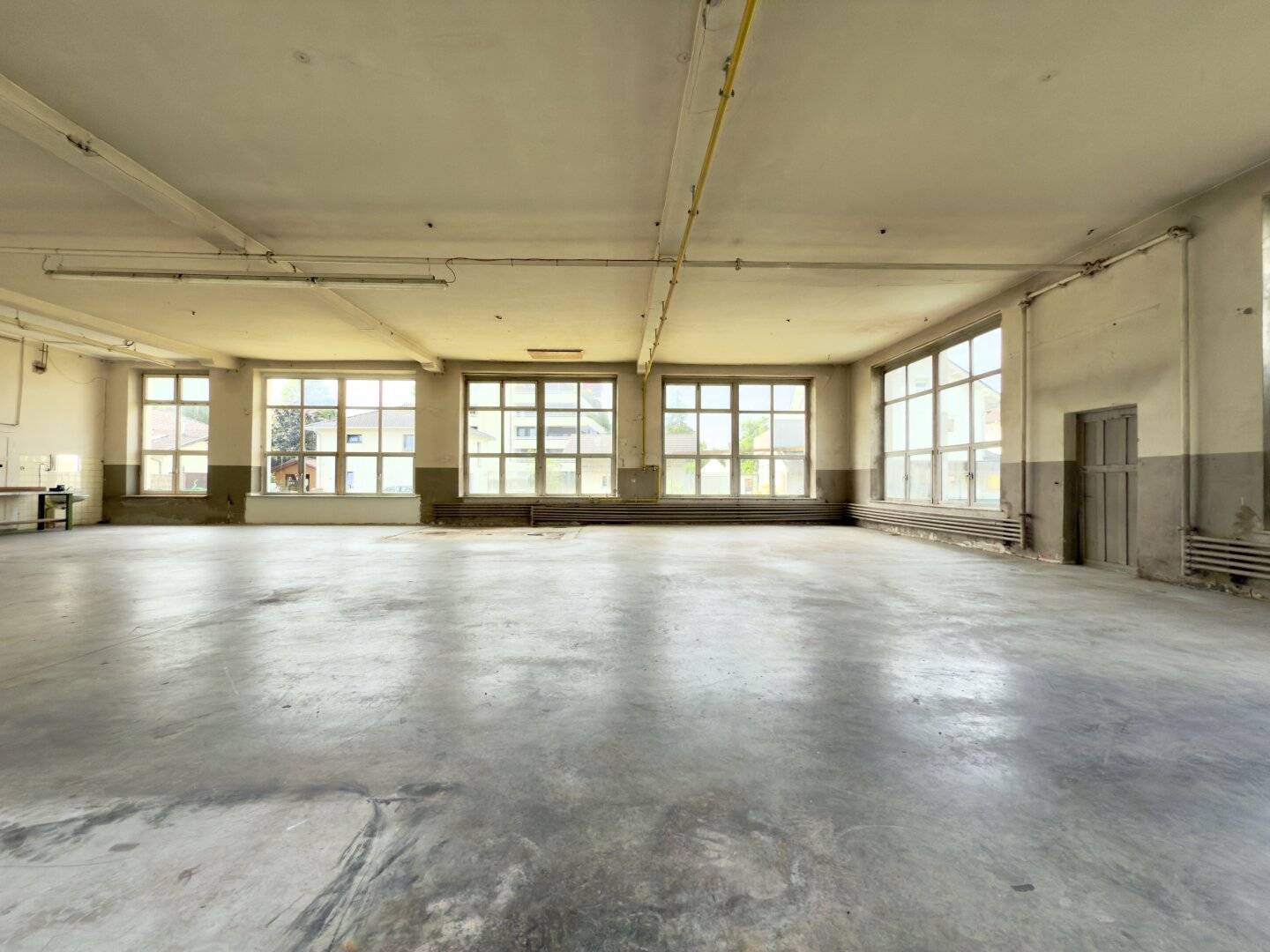 Storage space with great potential in a border-area location