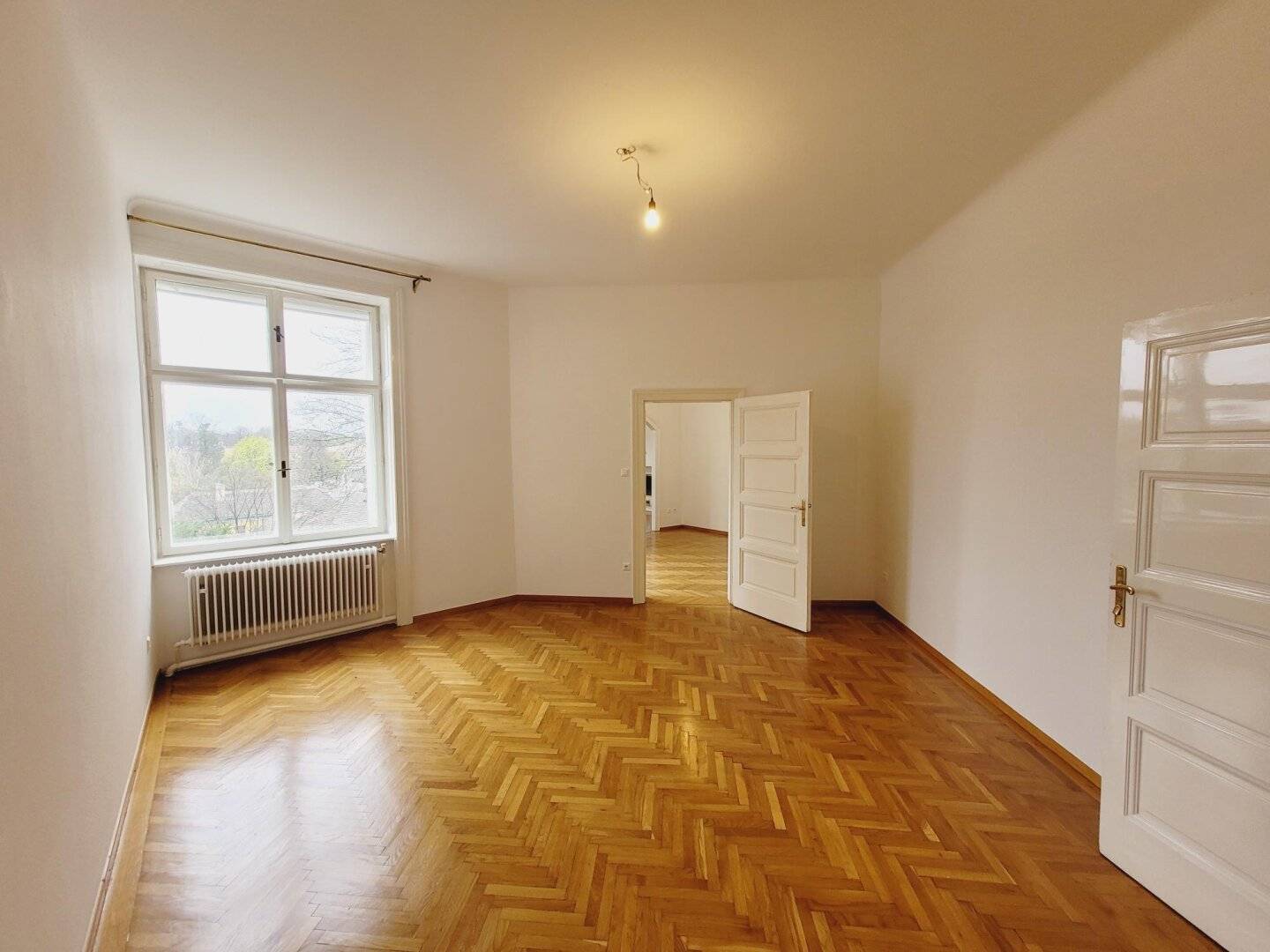 Langackergasse: 5 to 6 room historicist style building in green quiet location and view