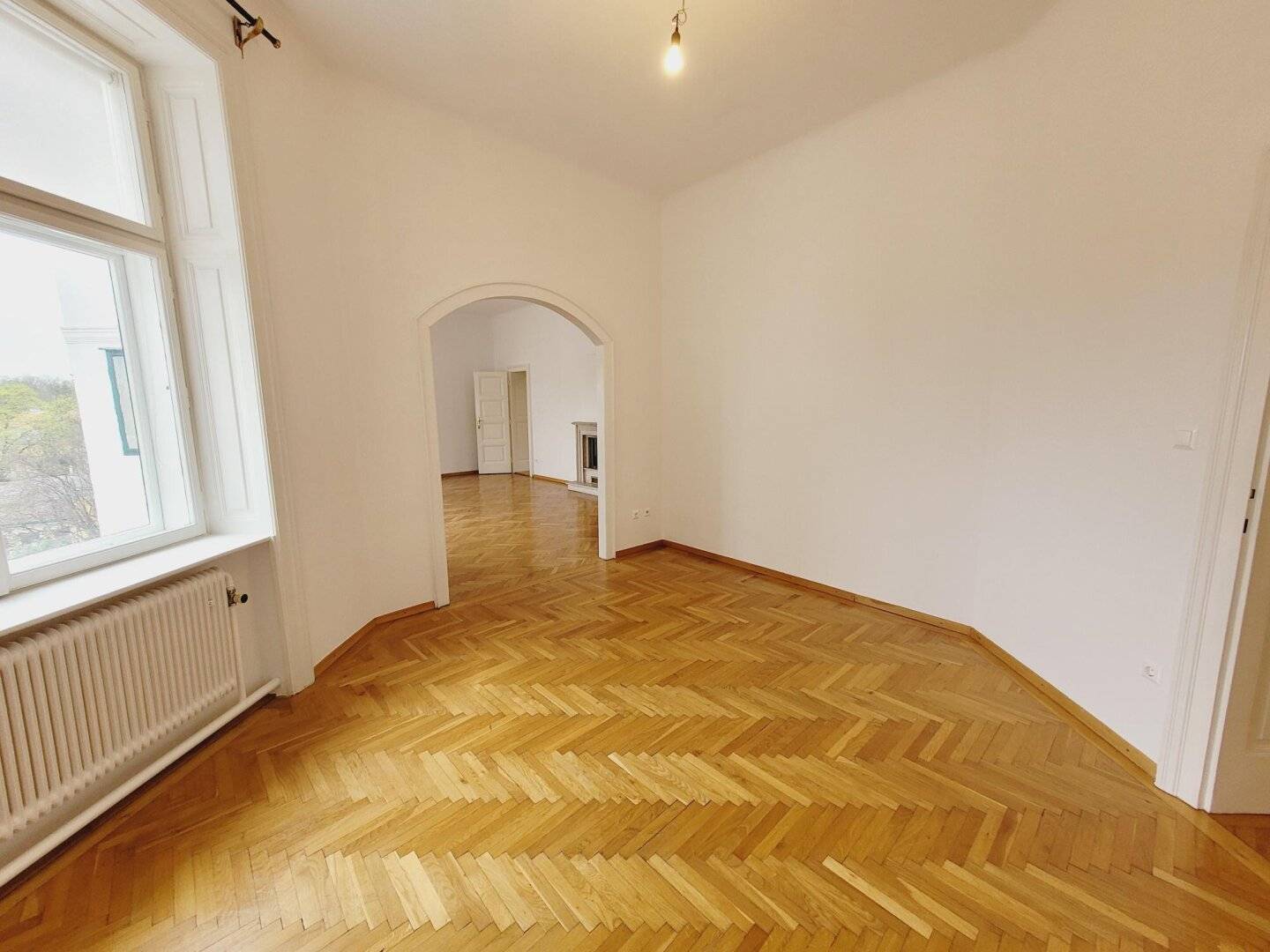 Langackergasse: 5 to 6 room historicist style building in green quiet location and view
