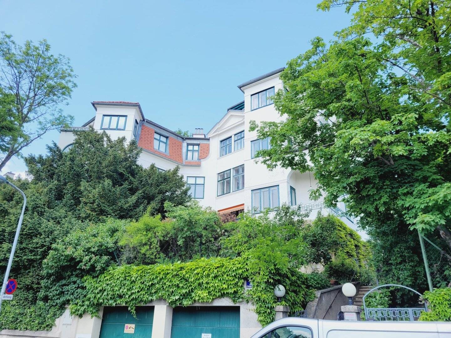 Langackergasse: 5 to 6 room historicist style building in green quiet location and view