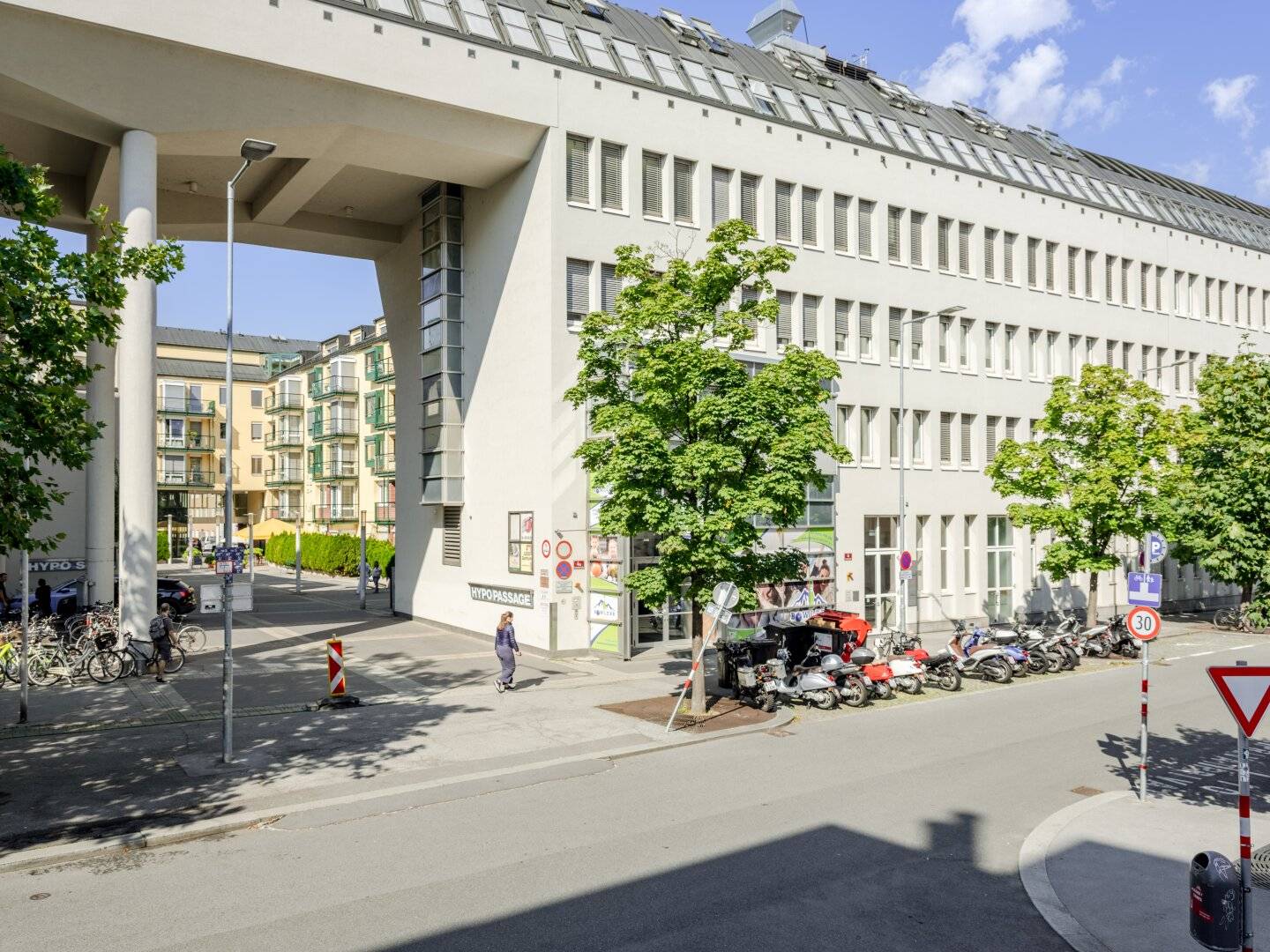 Spacious office or commercial space on the ground floor, Tschamlerstraße, Innsbruck