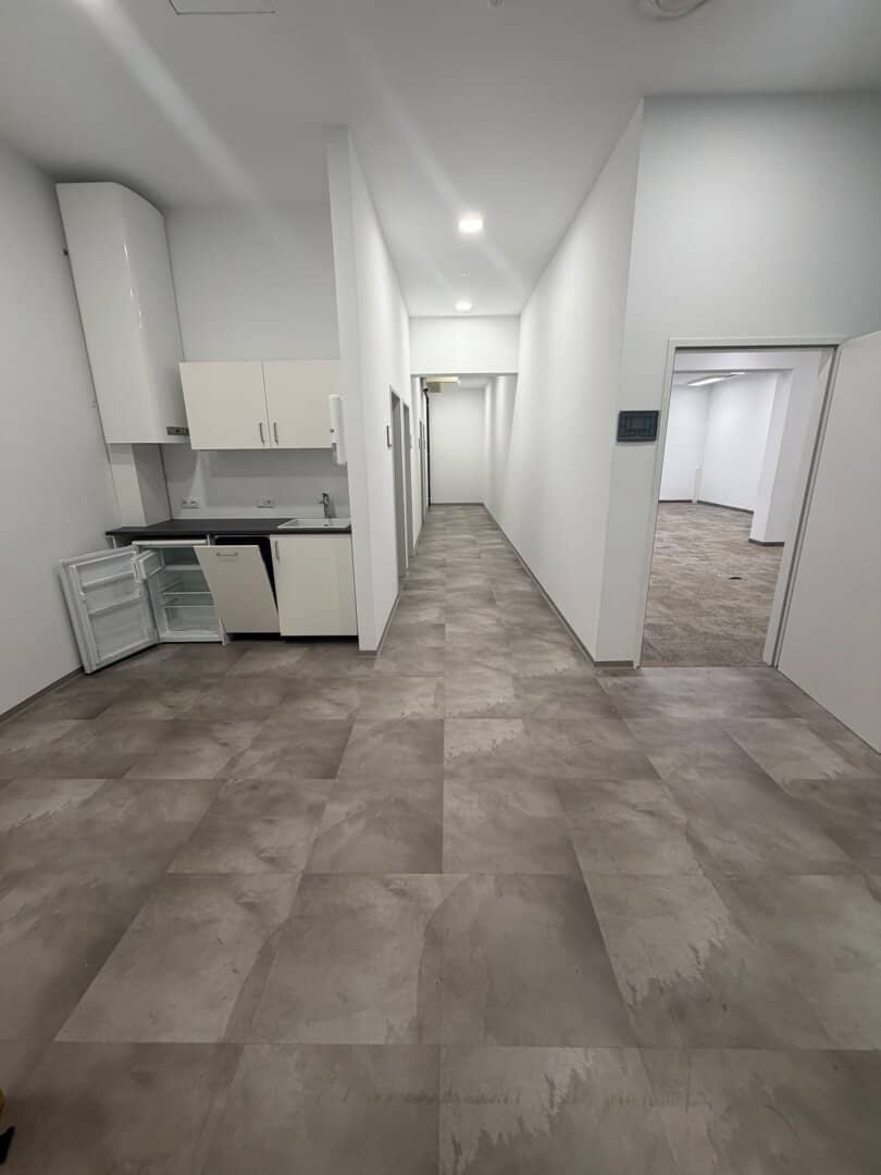 Spacious office or commercial space on the ground floor, Tschamlerstraße, Innsbruck