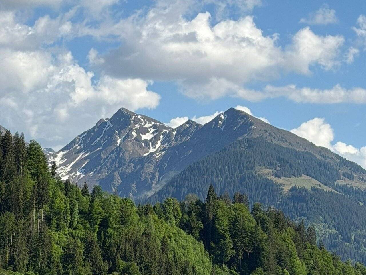 Kitzbühel | Premium-Freizeitwohnsitz mit Streifblick und Golfplatz vor der Tür