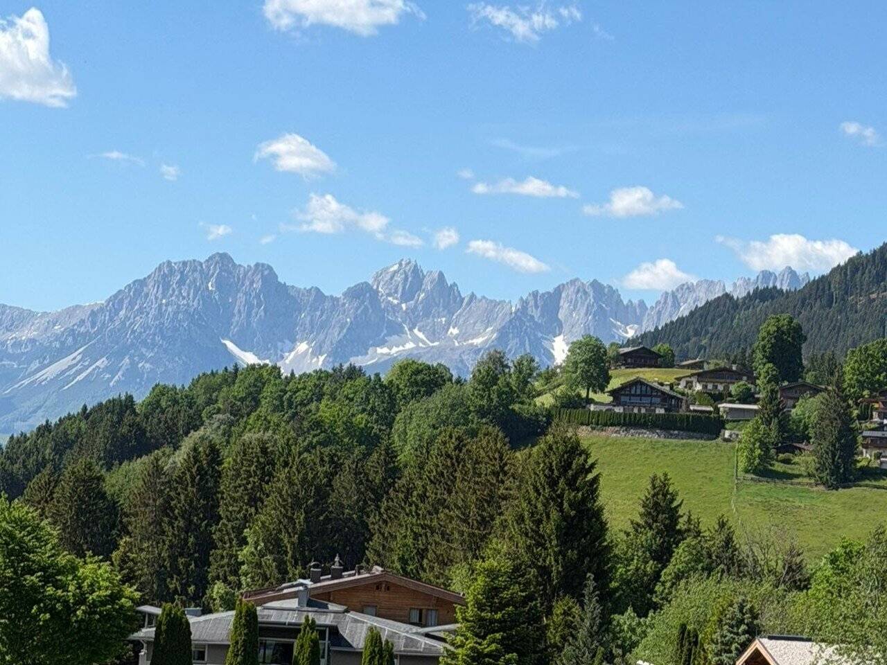 Kitzbühel | Premium-Freizeitwohnsitz mit Streifblick und Golfplatz vor der Tür