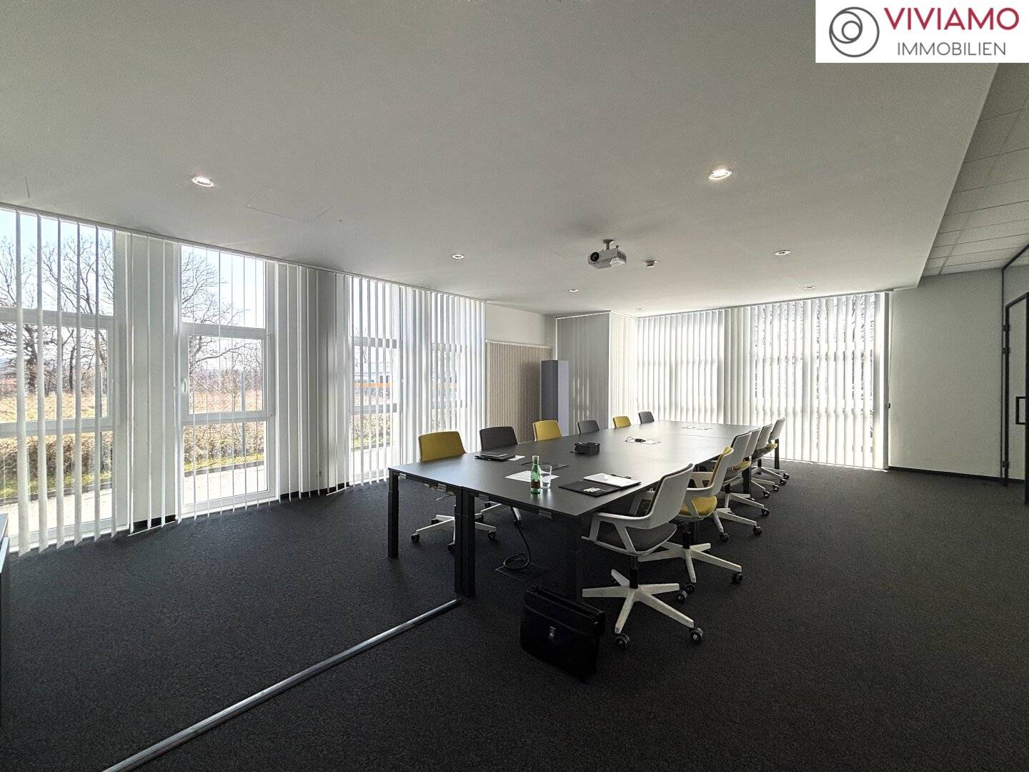 Generous commercial area with office and warehouse spaces in Wels I office spaces from 500 m² for rent