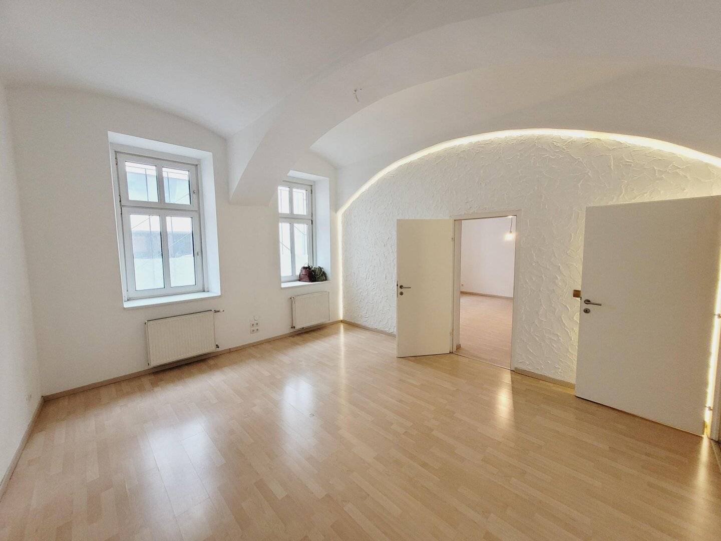 Brünnlbadgasse: 3 room office near Alserstraße
de Brünnlbadgasse: 3 Zimmerbüro Nähe Alserstraße