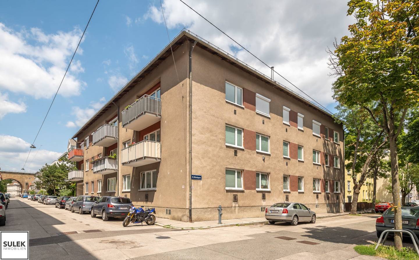 Attic maisonette apartment with planned elevator