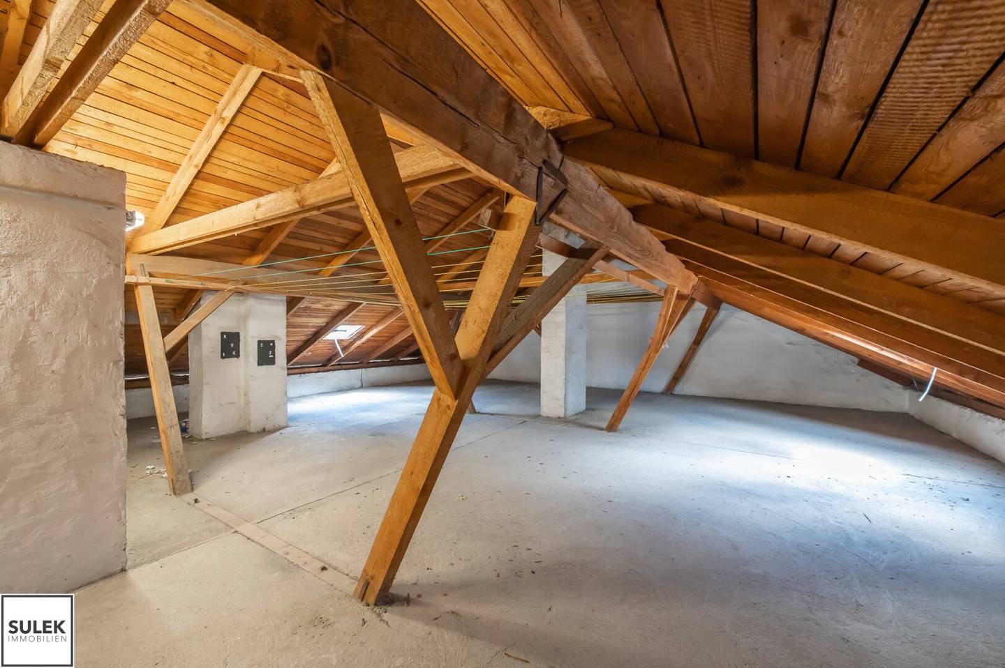 Attic maisonette apartment with planned elevator