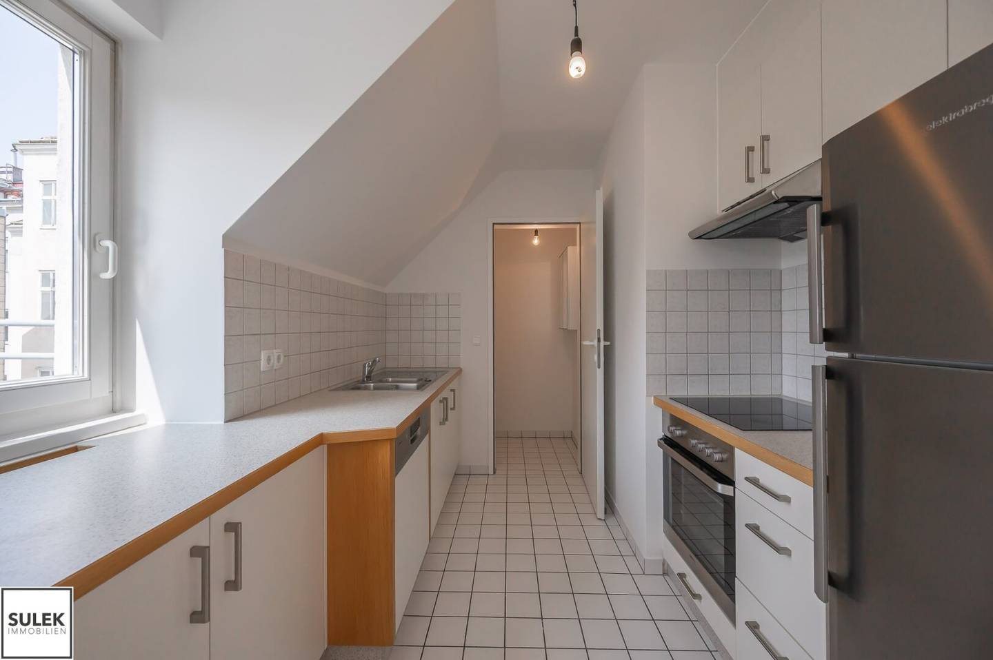 Top floor apartment with terraces near the station