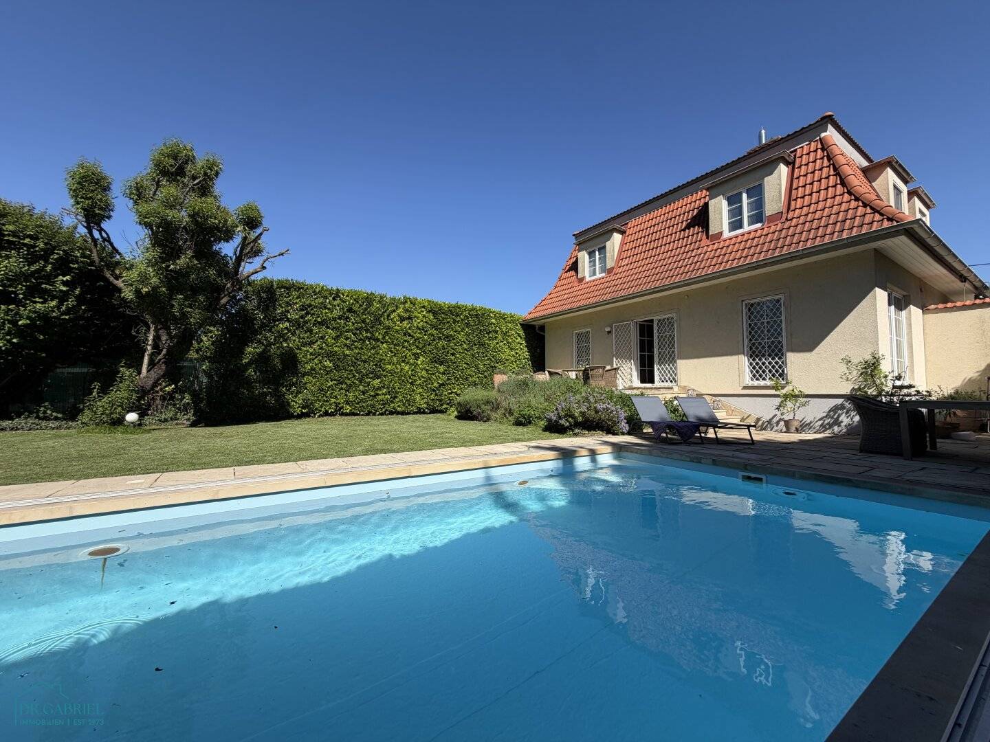 BEZAUBERNDES EINFAMILIENHAUS MIT POOL AM BRUCKHAUFEN