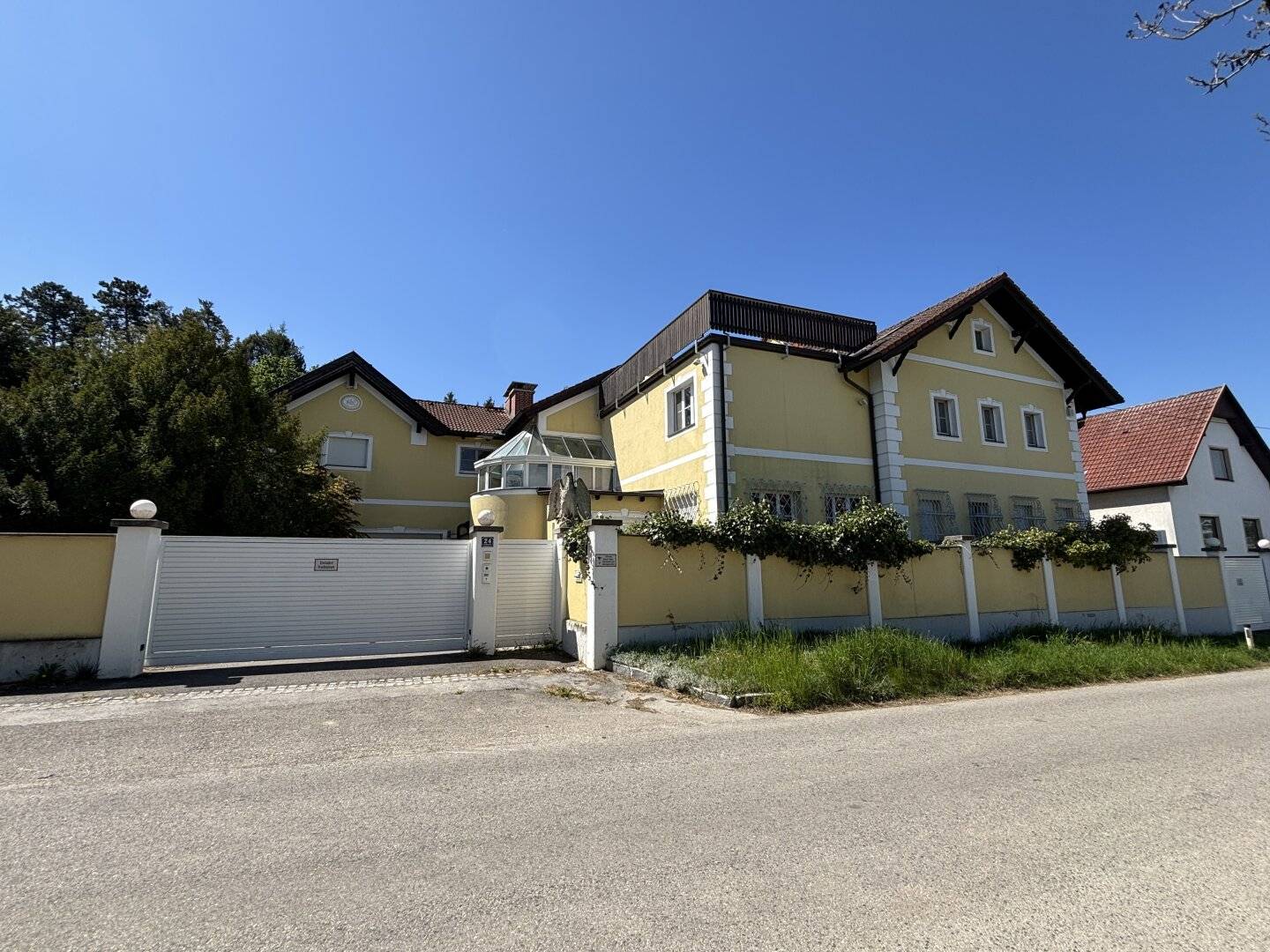 Representative Villa in a Prime Location - Architecture, Space and Location at the Highest Level
