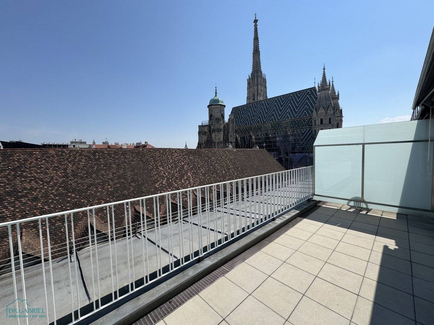 Perfectly furnished terrace apartment at Stephansplatz