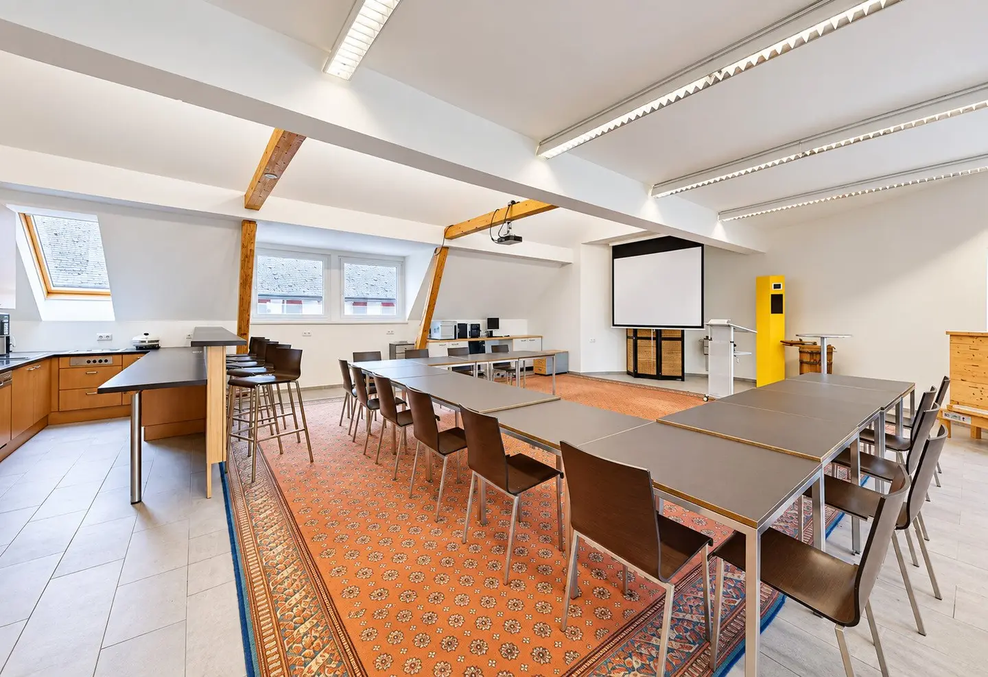 Fully operational carpentry workshop as a commercial asset in Carinthia: production hall and workshop with office complex, seminar room, beekeeping and apartment on the upper floor